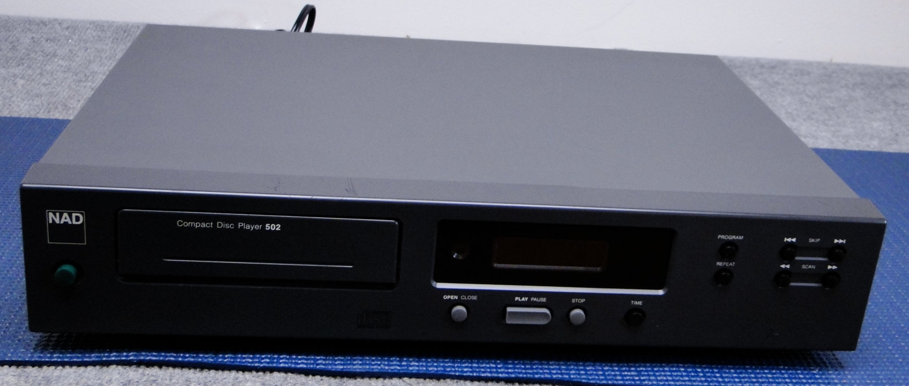 NAD single-disc CD player. outlet