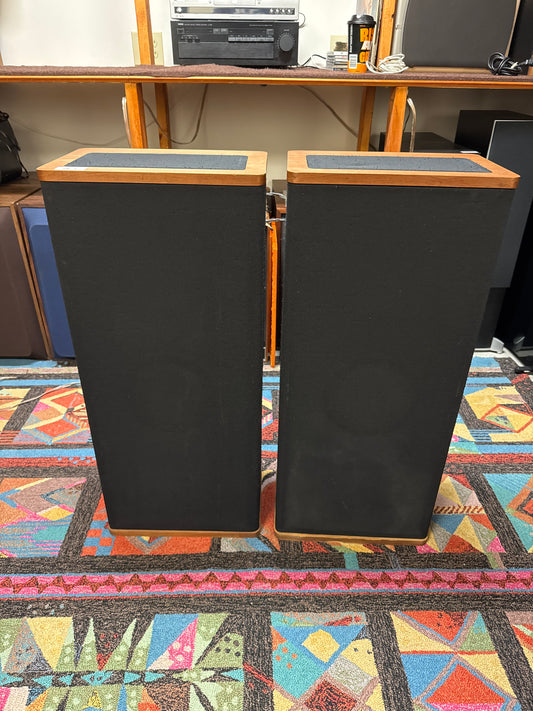 Vandersteen Model II C with Metal Stands