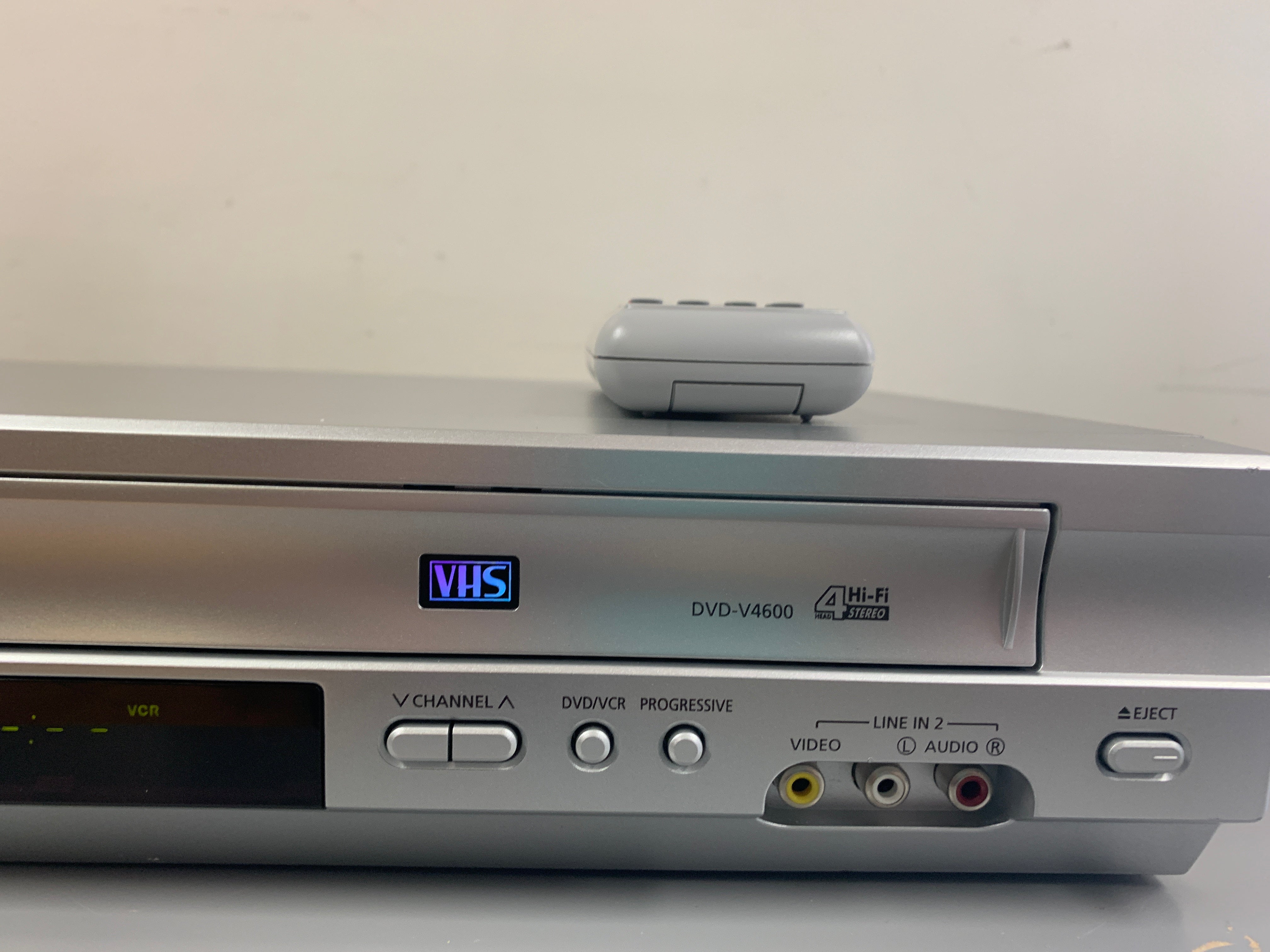 Samsung DVD V-4600 shops VHS Combo NEW