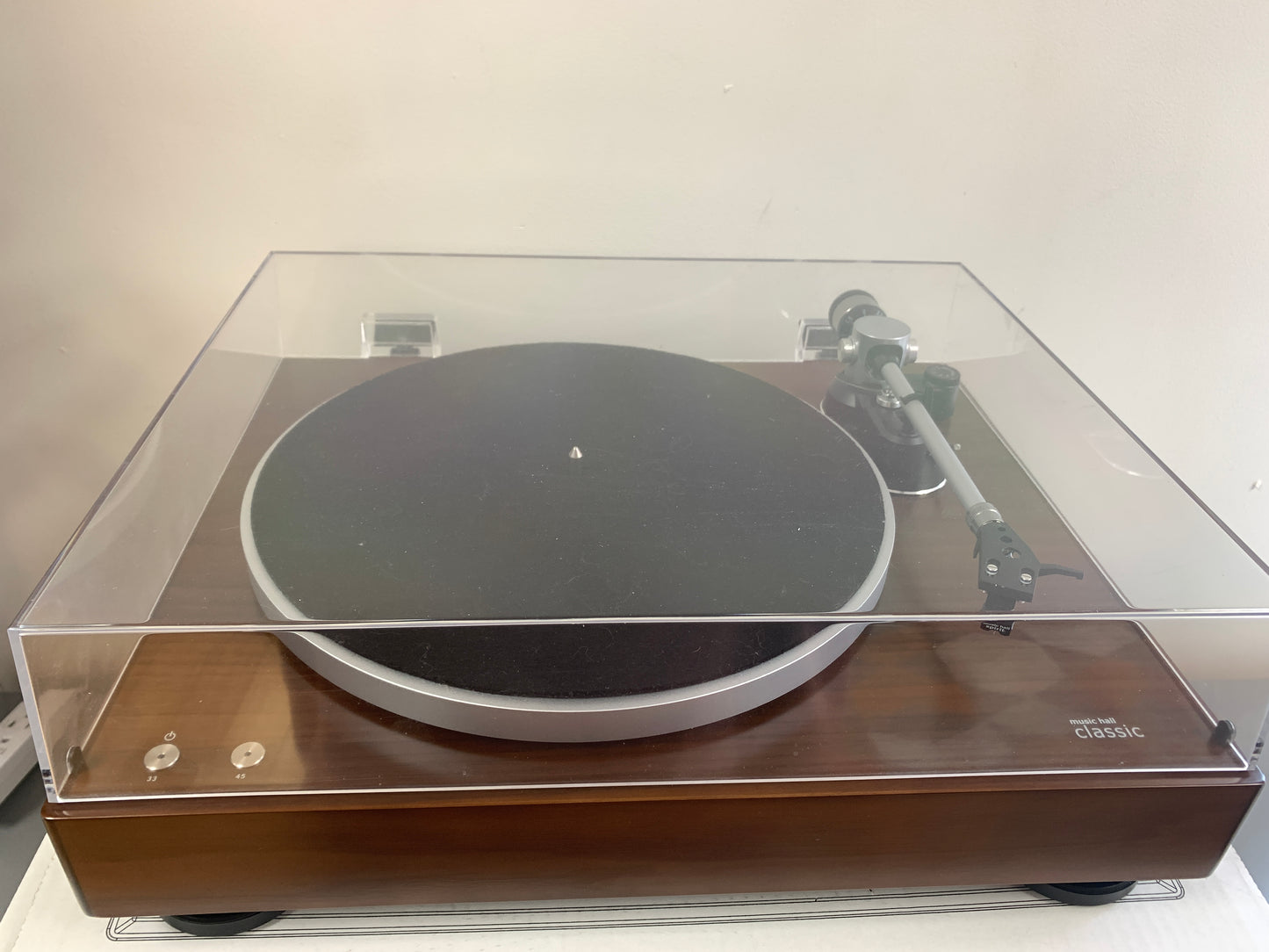 Music Hall Classic Turntable * box