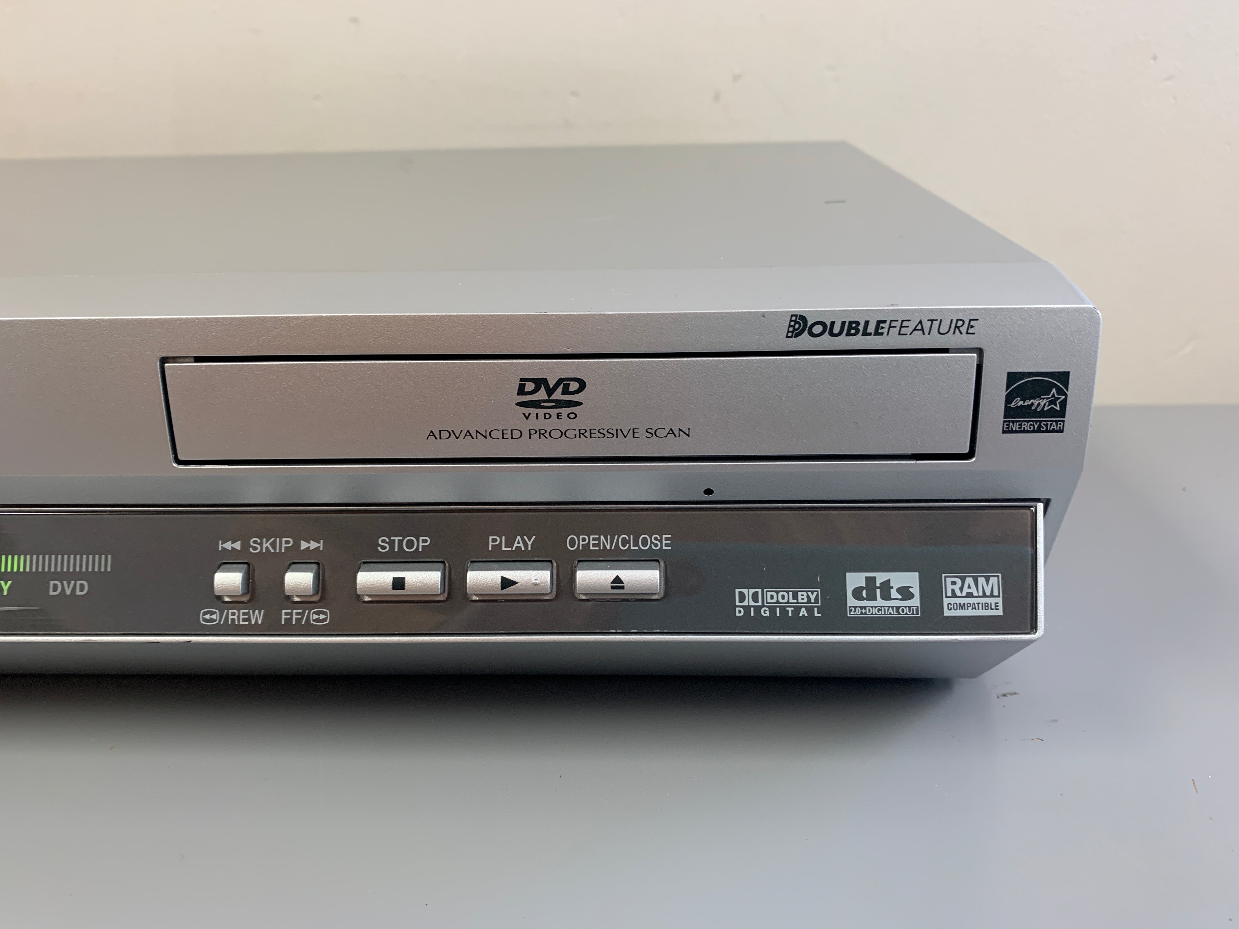 Panasonic VHS DVD Combo PV-D4745S Double Feature Hi-Fi VCR w/ Remote & online AV Cables