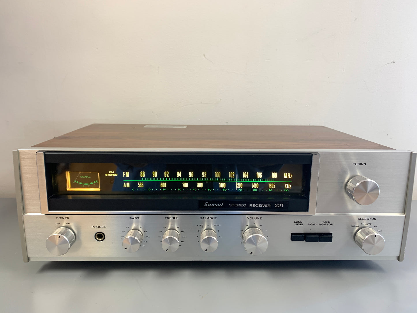 Sansui 221 Stereo Receiver