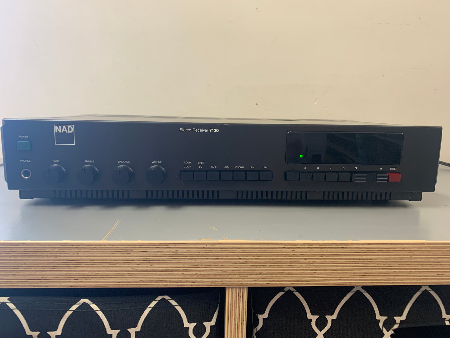 NAD 7120 Stereo Receiver