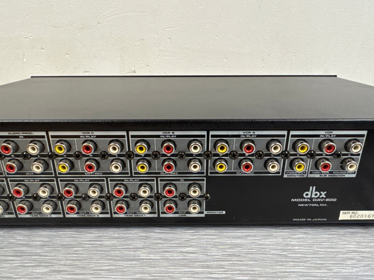 DBX Model DAV-600 Audio/Video Program Route Selector