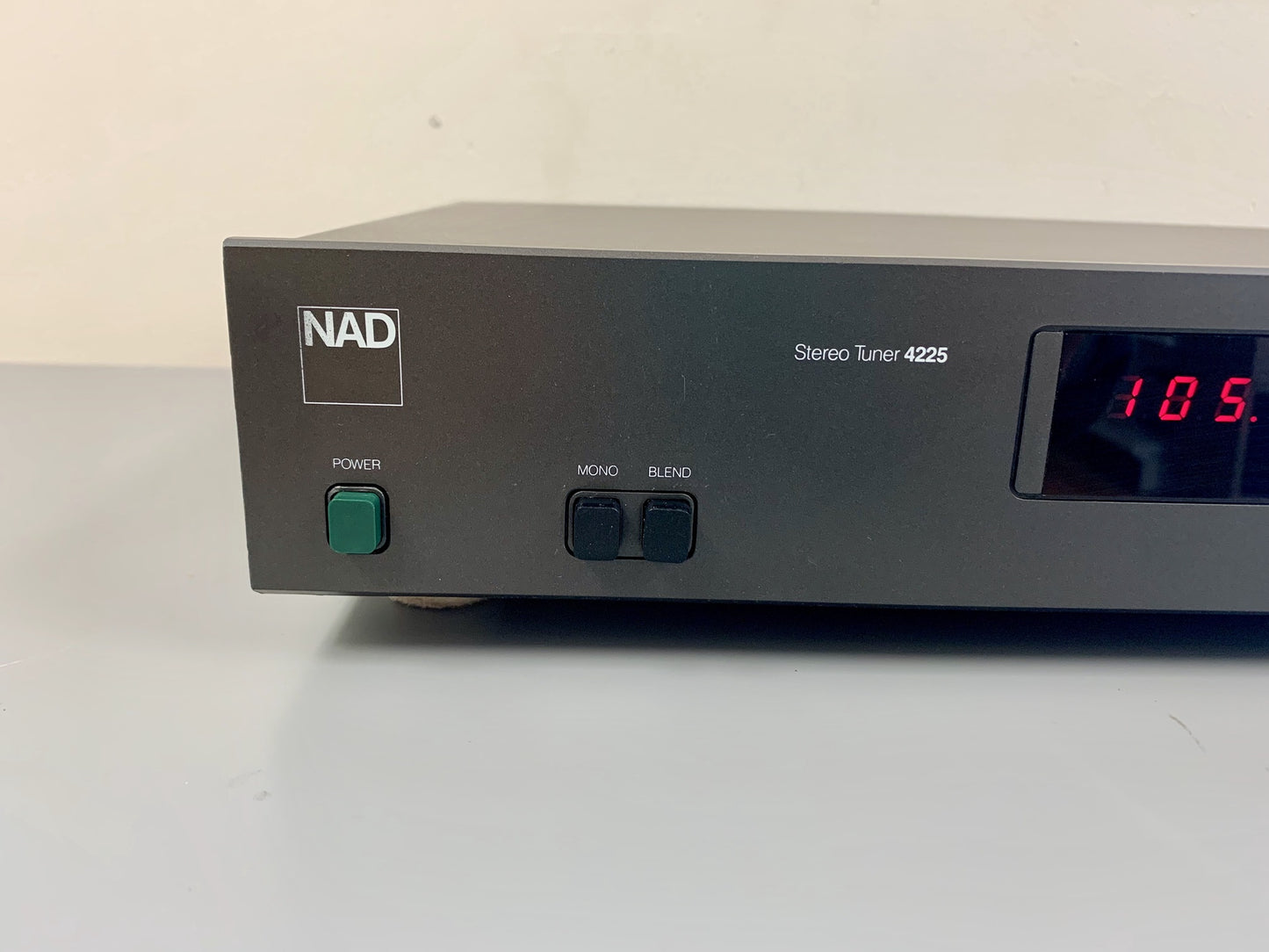 NAD 4225 Stereo Tuner