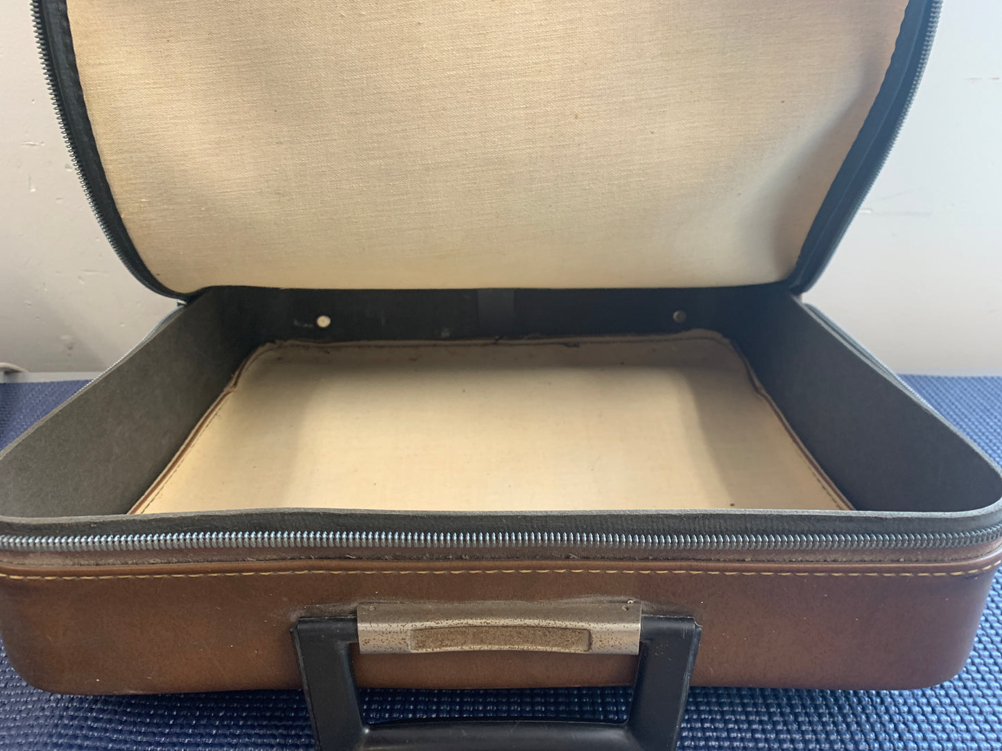 Vintage Suitcase Style Vinyl Carrier