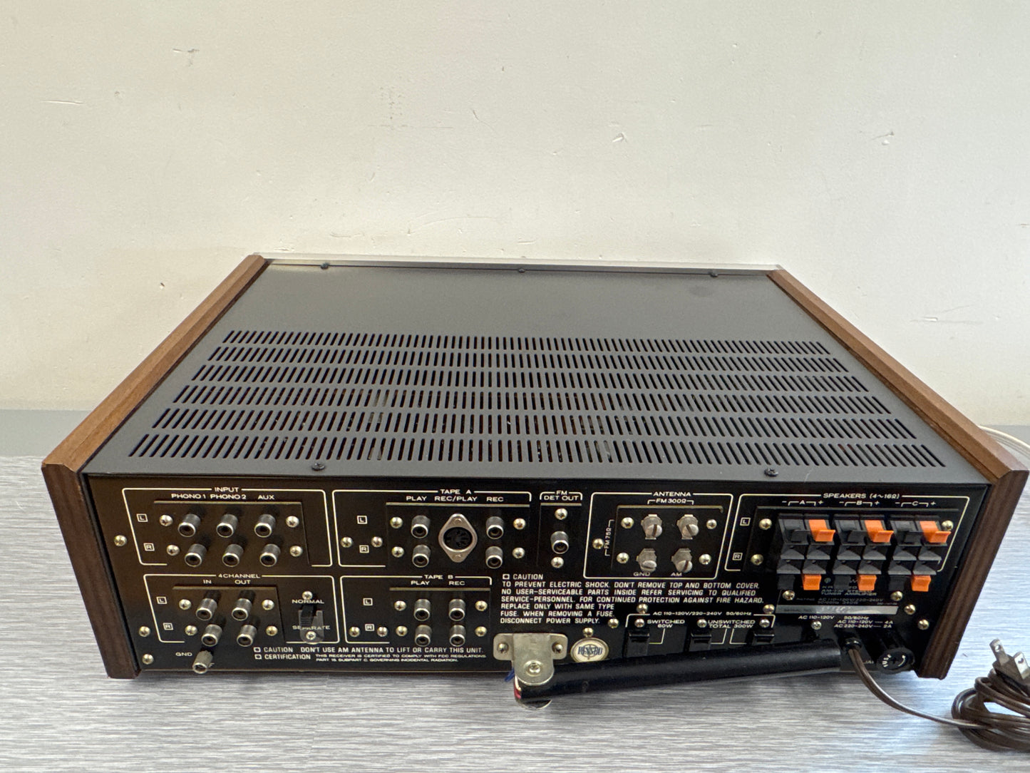 Kenwood KR6020 ( AKA KR6400 ) Stereo Receiver * 45W RMS