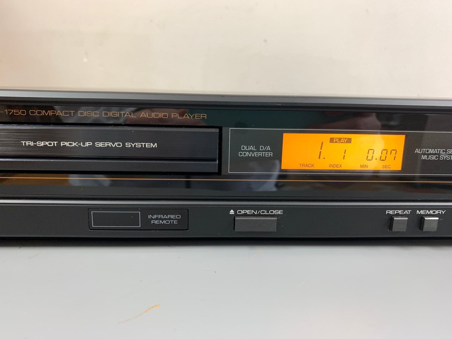 Optimus CD-1750 CD Player