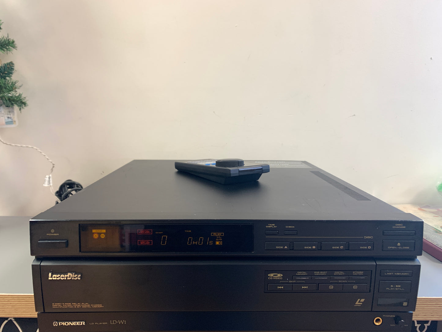 Pioneer LD-W1 Laserdisc Player * remote