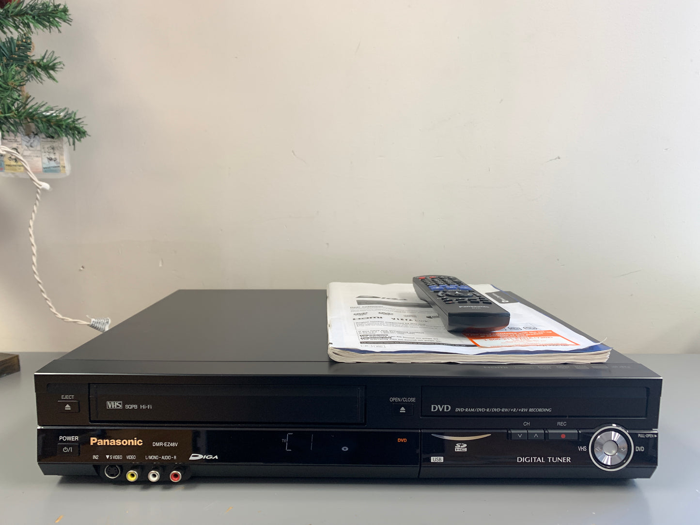 Panasonic DMR-EZ48V VHS Player DVD Recorder * remote * Manual * Mint