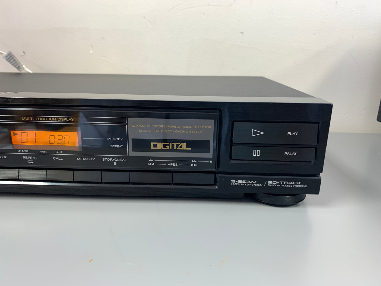 Sharp DX-677 CD Player