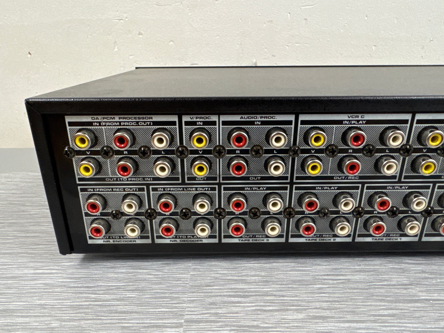 DBX Model DAV-600 Audio/Video Program Route Selector