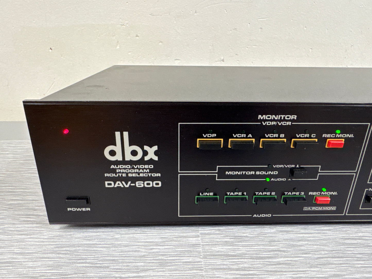 DBX Model DAV-600 Audio/Video Program Route Selector