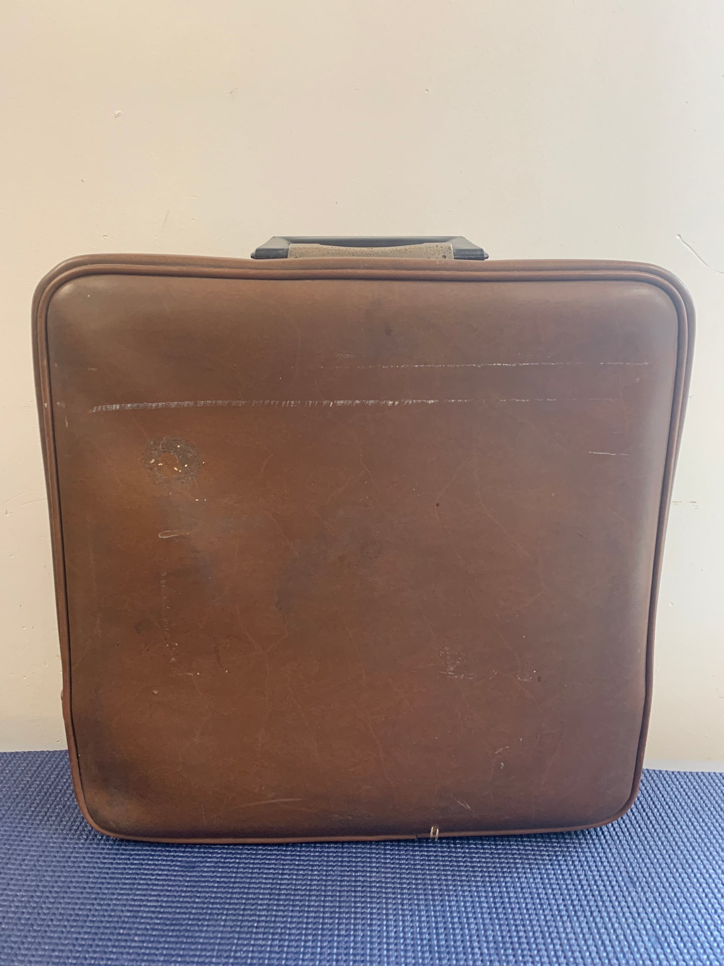 Vintage Suitcase Style Vinyl Carrier