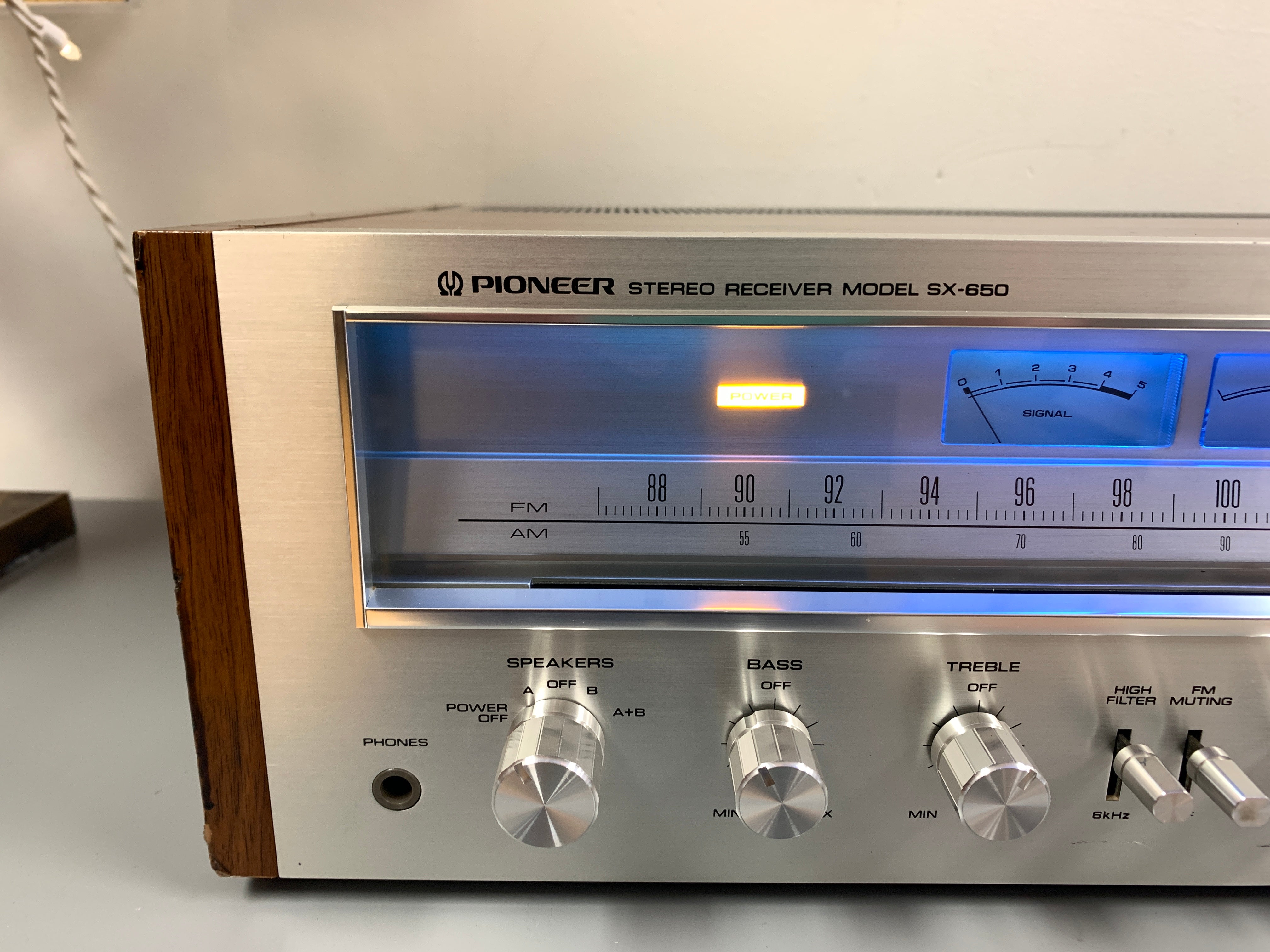 Vintage popular 1976 Pioneer SX-650 AM/FM Phono Stereo Receiver AS-IS