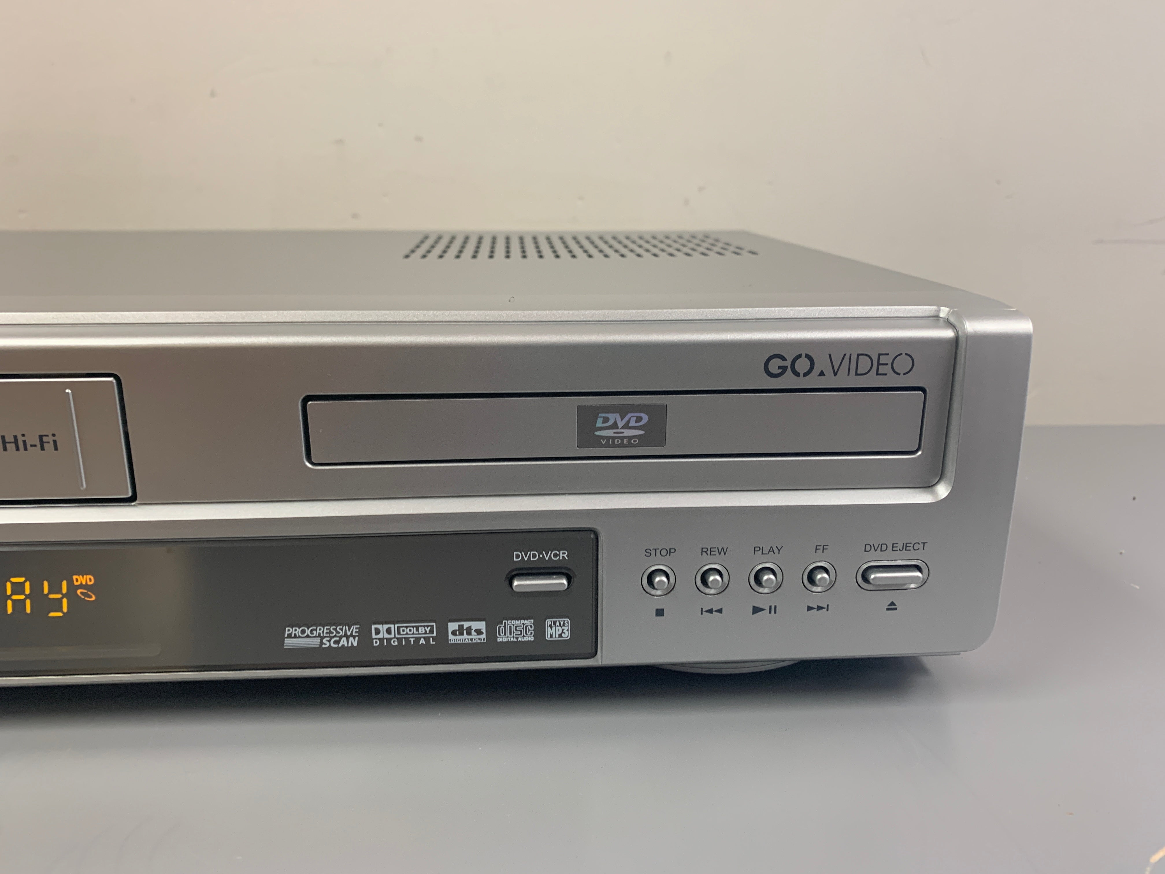 Go retailer Video DV2150 DVD VCR Dual Double Deck Combo with Remote and Cables