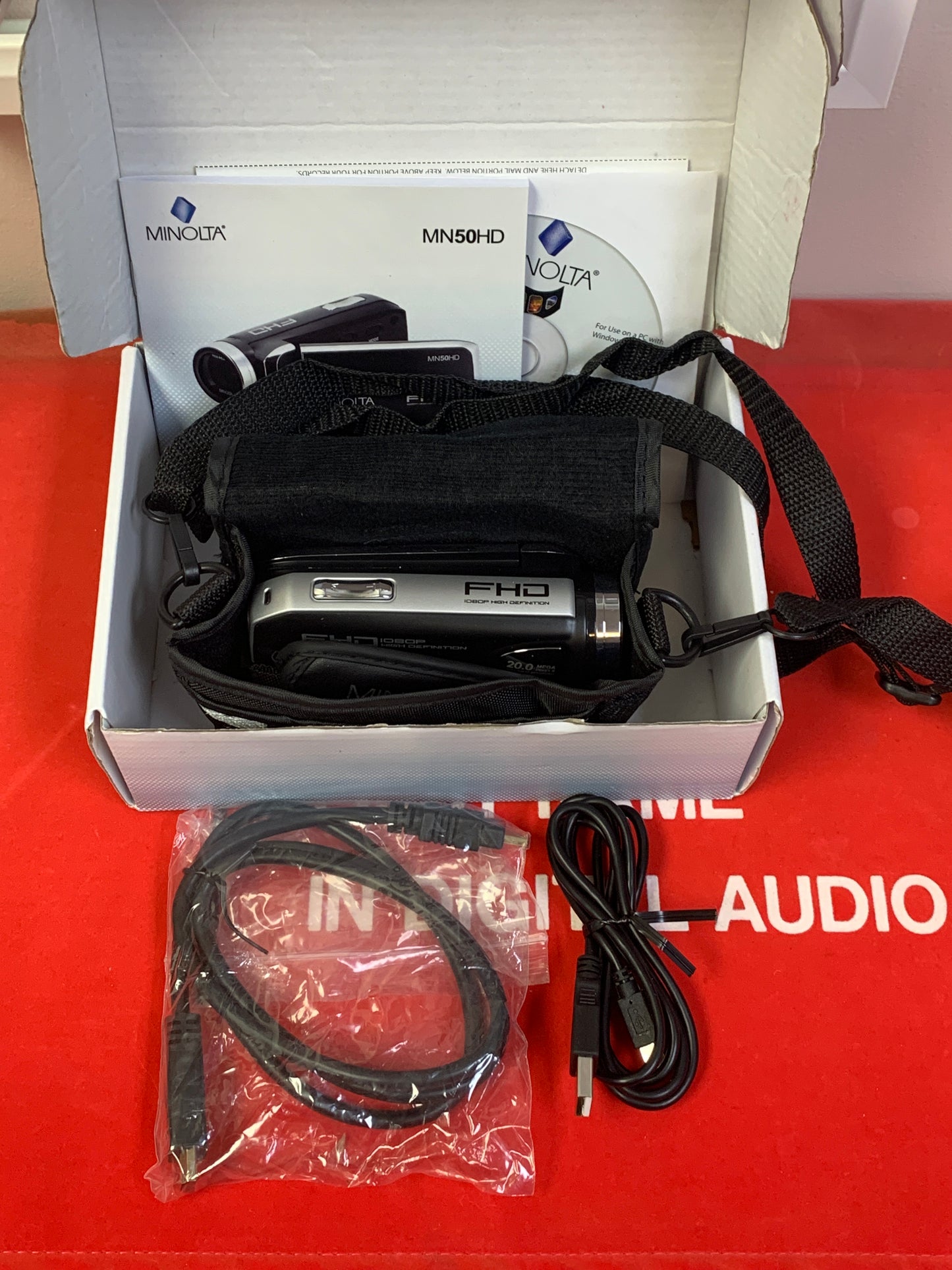 Minola MN50HD 20.0 MegaPixel Camera Recorder Camcorder /w Box and Instructions