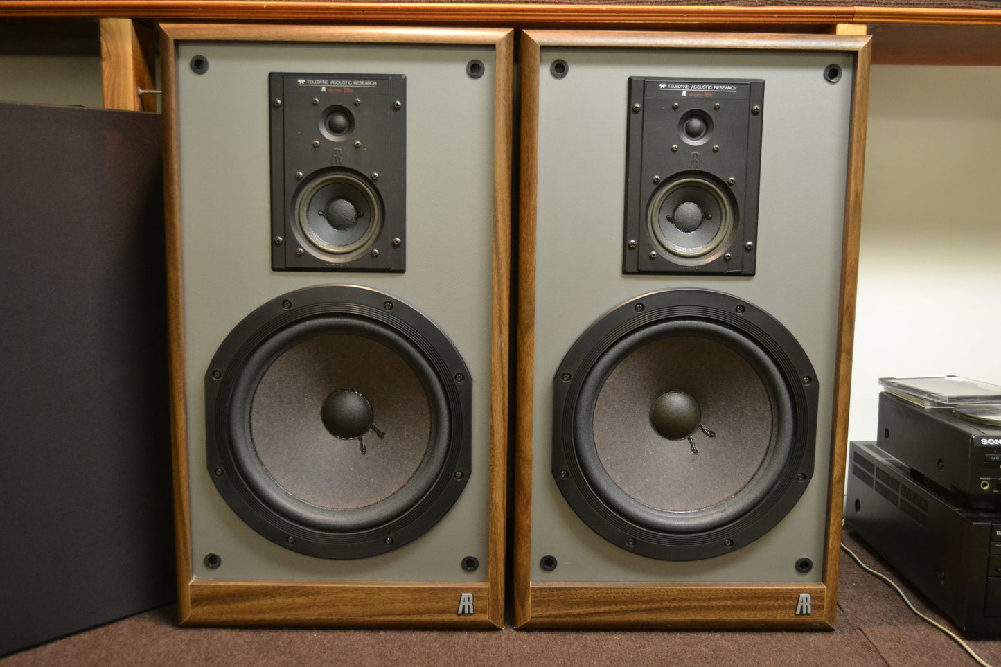 Acoustic Research AR58b Floor Standing Speakers * 3Way