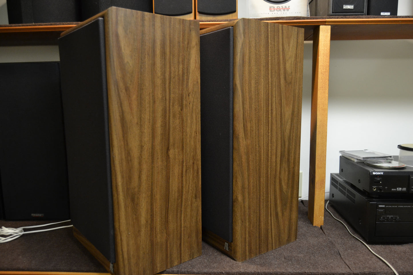 Acoustic Research AR58b Floor Standing Speakers * 3Way