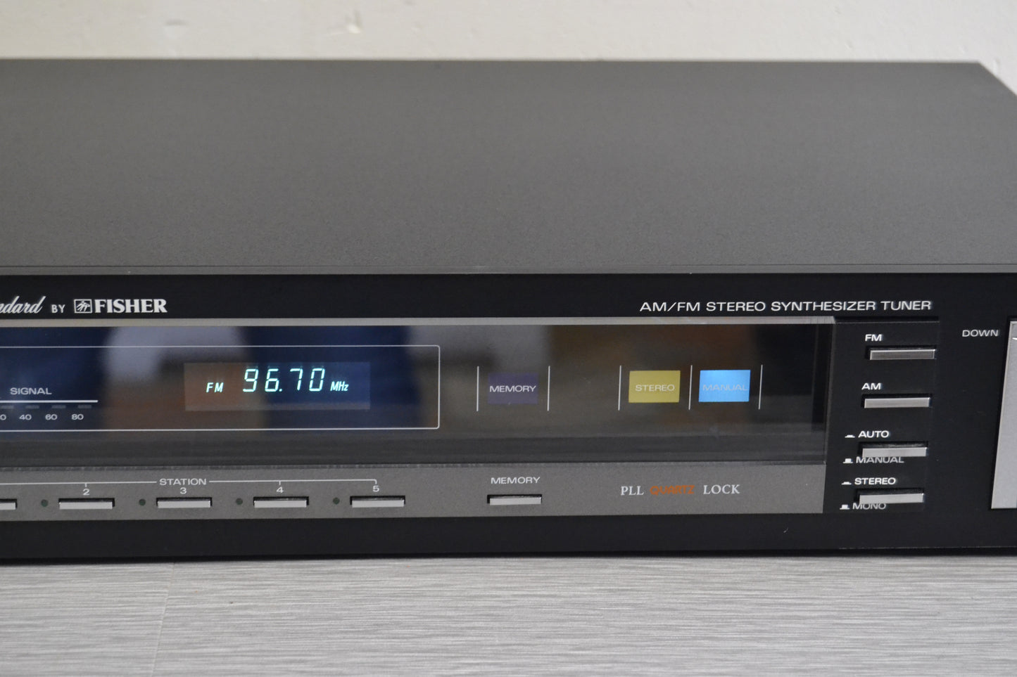 Fisher FM-660 Stereo Tuner