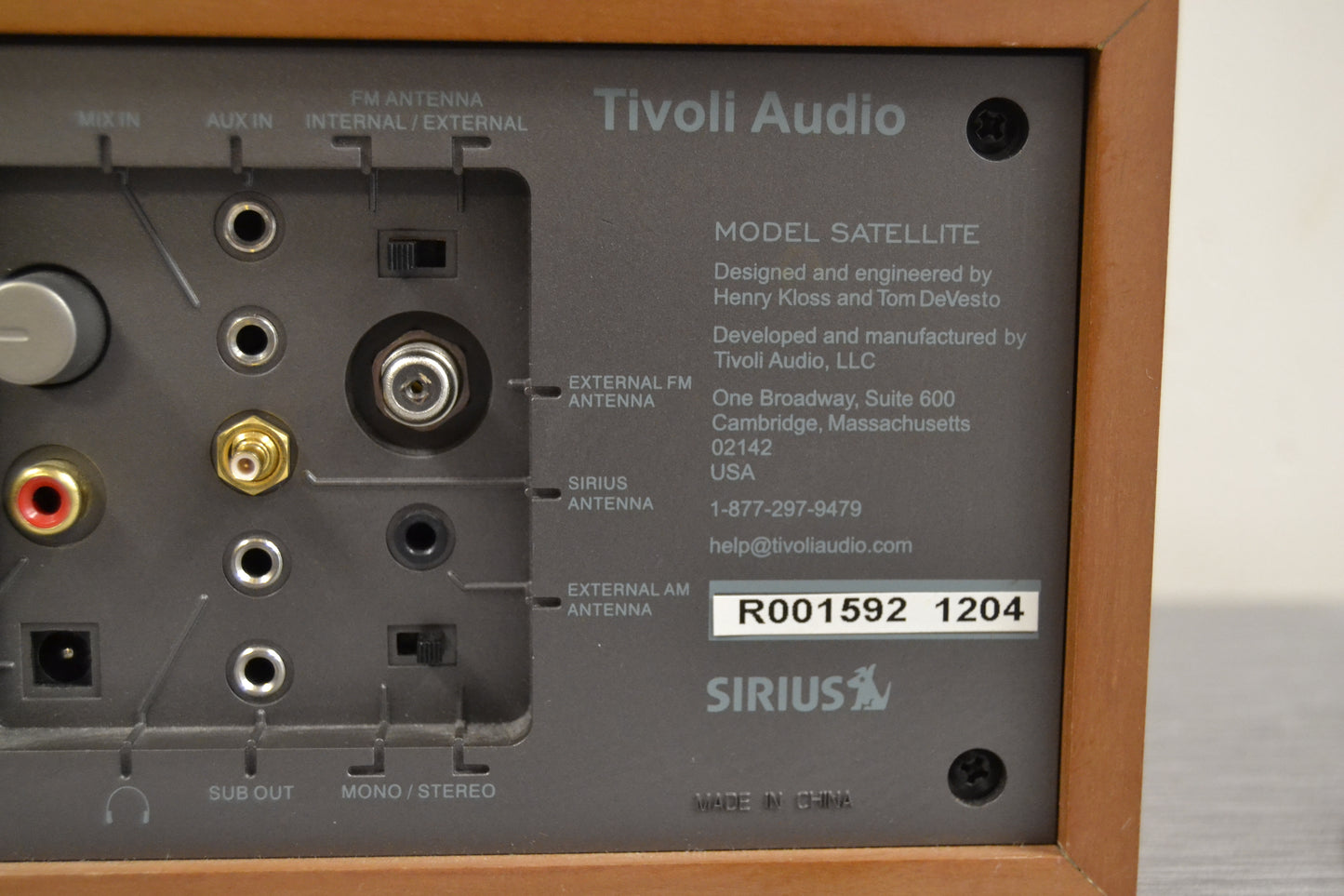 Tivoli Audio Model Satellite Radio * Remote *