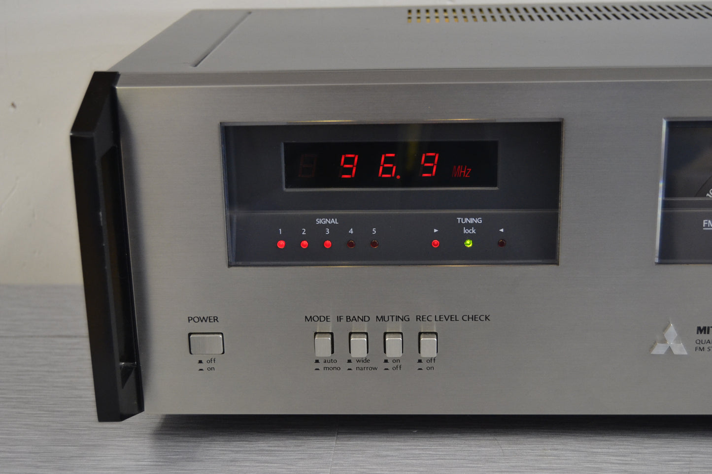 Mitsubishi DA-F20 Stereo Tuner