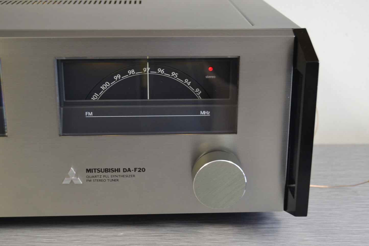 Mitsubishi DA-F20 Stereo Tuner