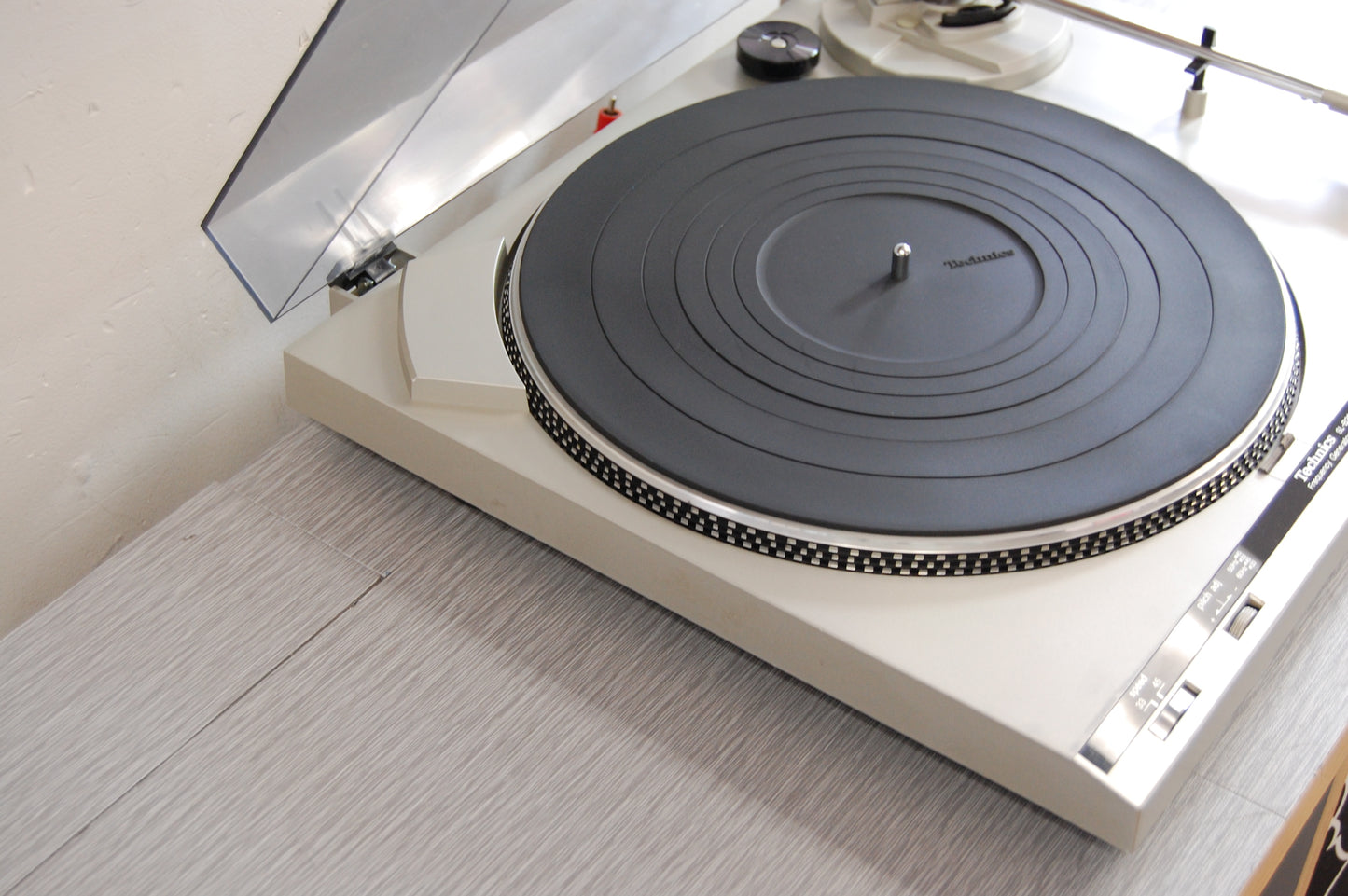 Technics SL-B200 Belt Drive Turntable Semi-Automatic