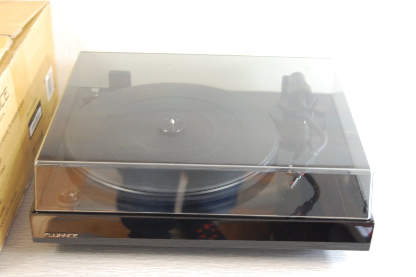 Fluance RT82T Turntable * Box * Manual * Ortofon OM-10 Cartridge