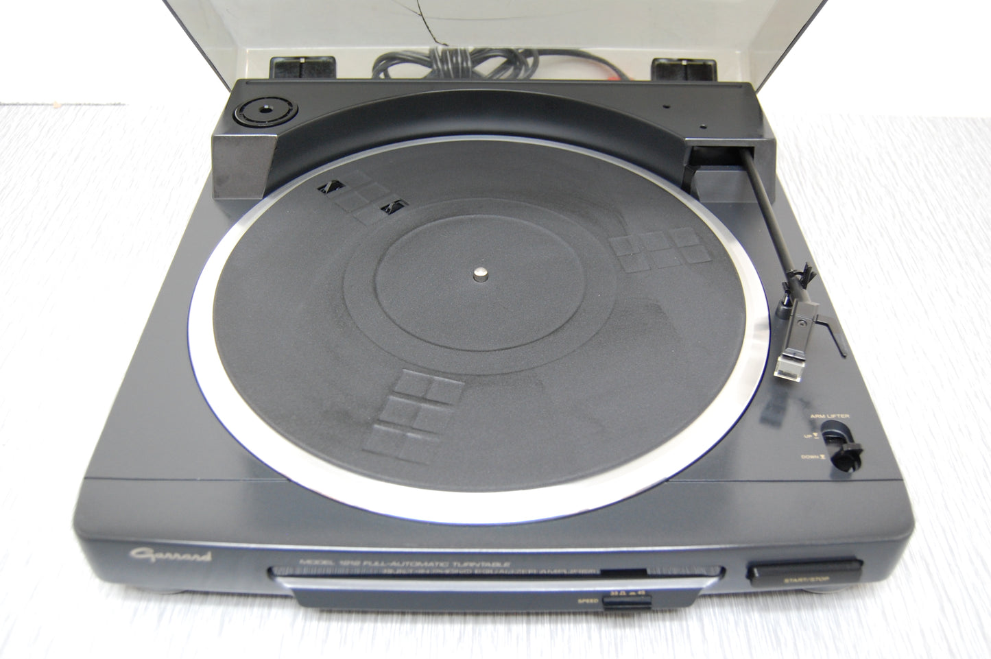 Garrard Model 1212 Stereo Turntable * Buil-in Preamp