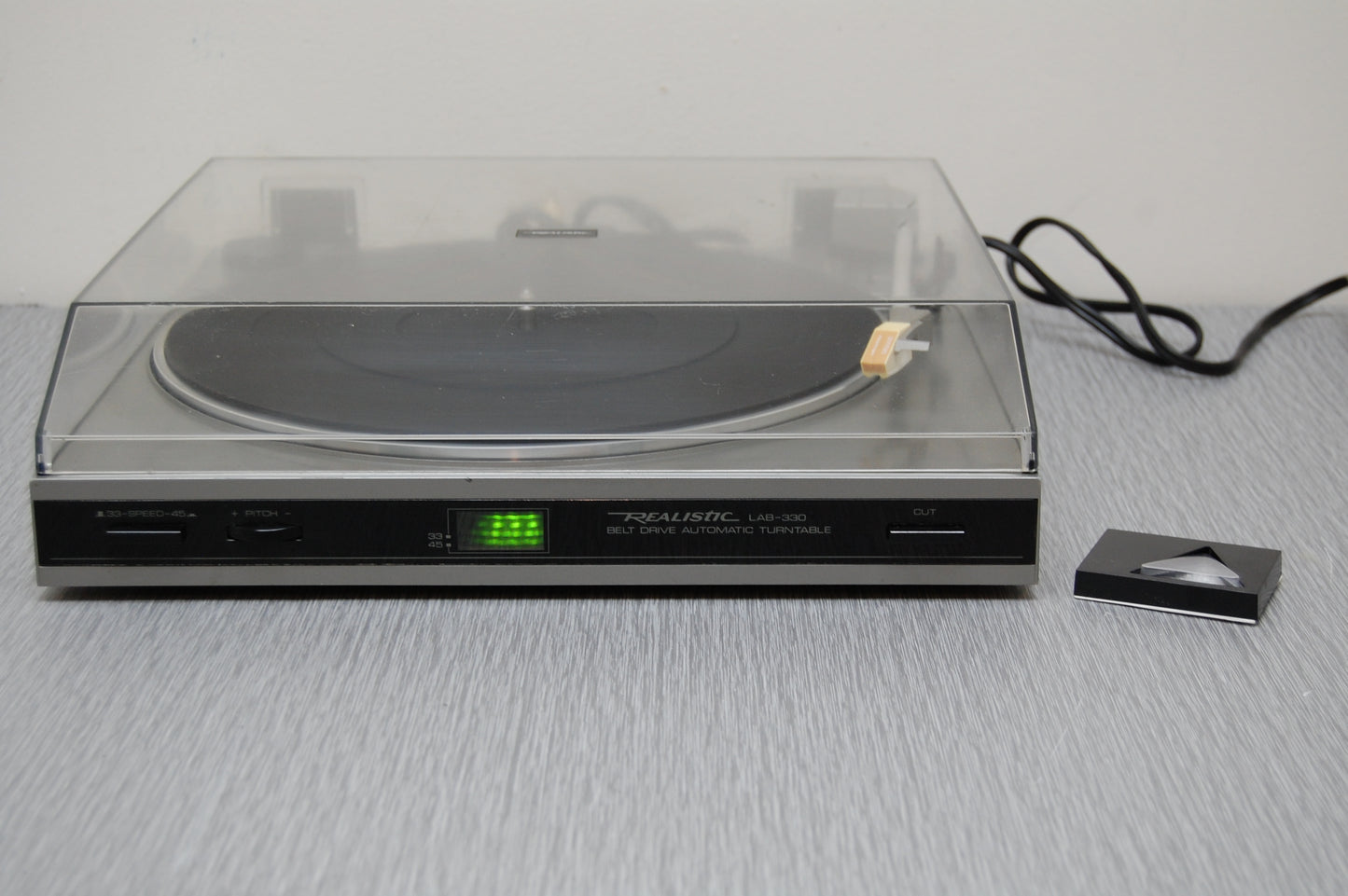 Realistic LAB330 Turntable * Built-in Preamplifier