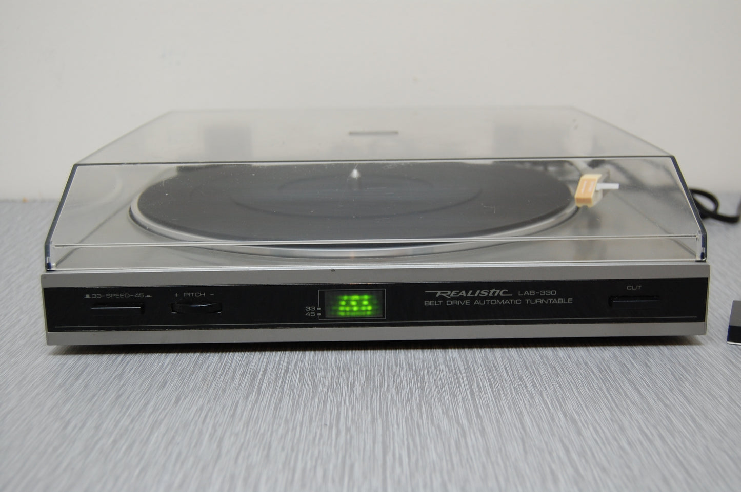 Realistic LAB330 Turntable * Built-in Preamplifier