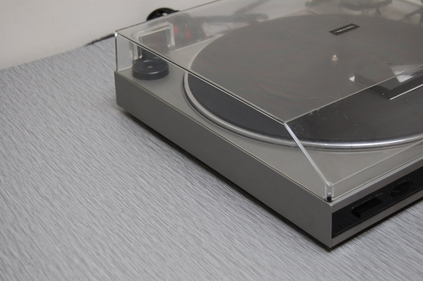 Realistic LAB330 Turntable * Built-in Preamplifier