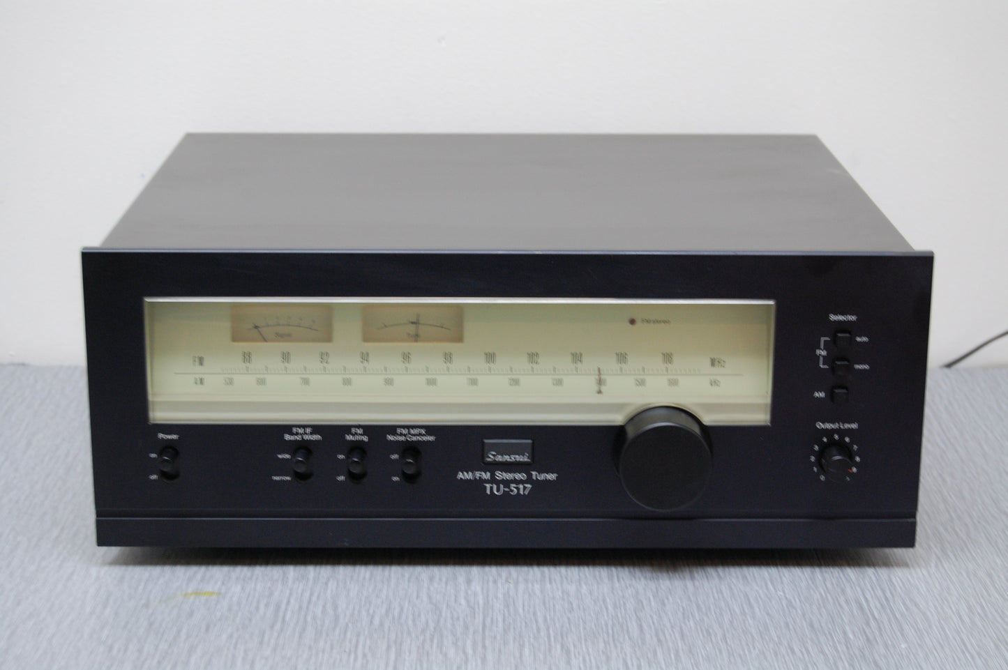 Sansui TU-517 Stereo Tuner