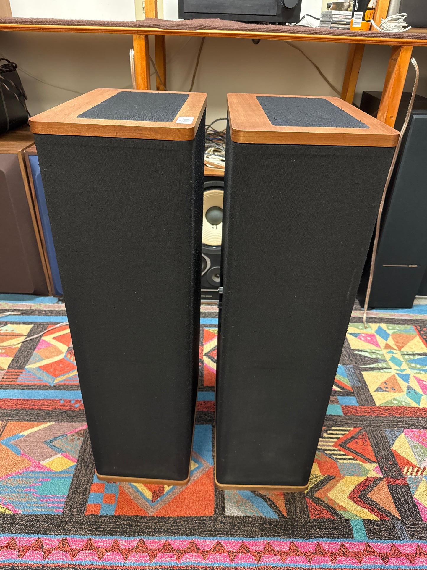 Vandersteen Model II C with Metal Stands