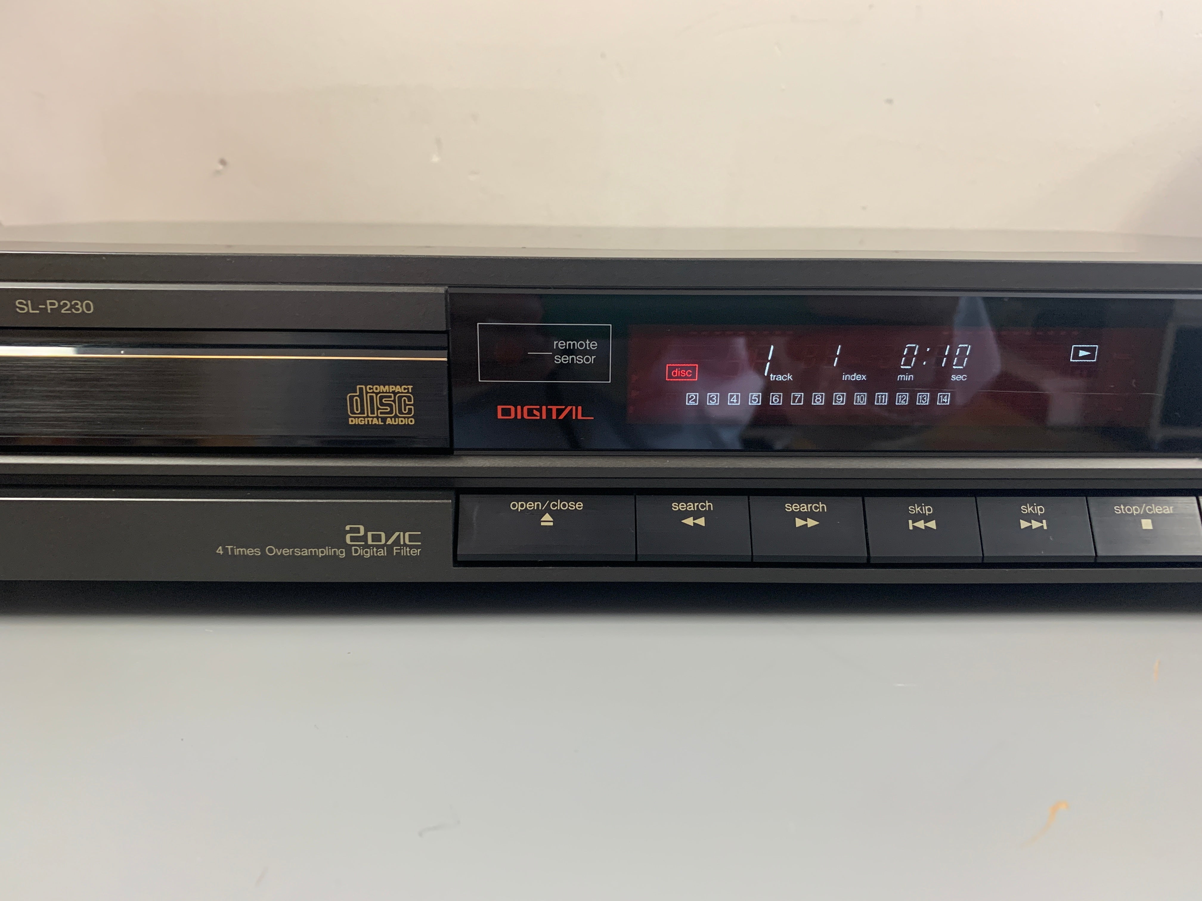 Technics sold compact disc player sl- p210