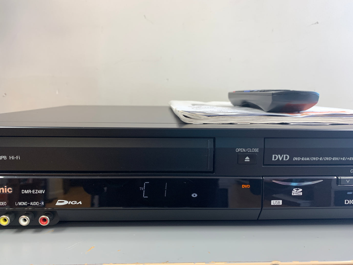 Panasonic DMR-EZ48V VHS Player DVD Recorder * remote * Manual * Mint