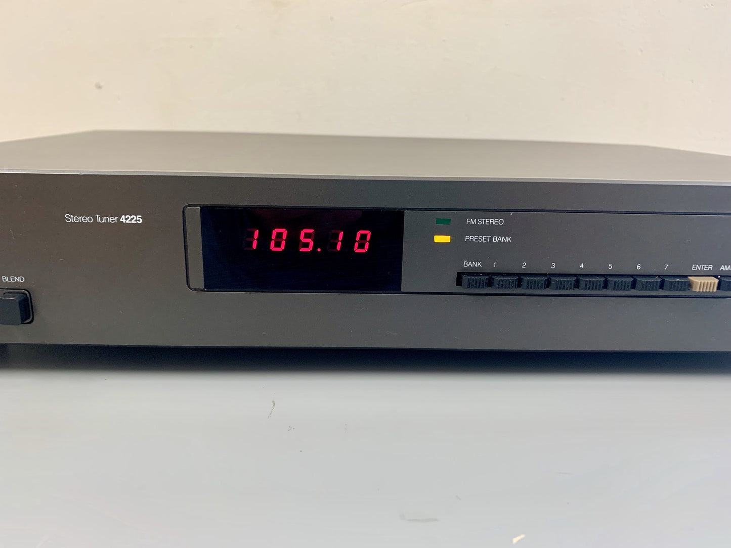 NAD 4225 Stereo Tuner