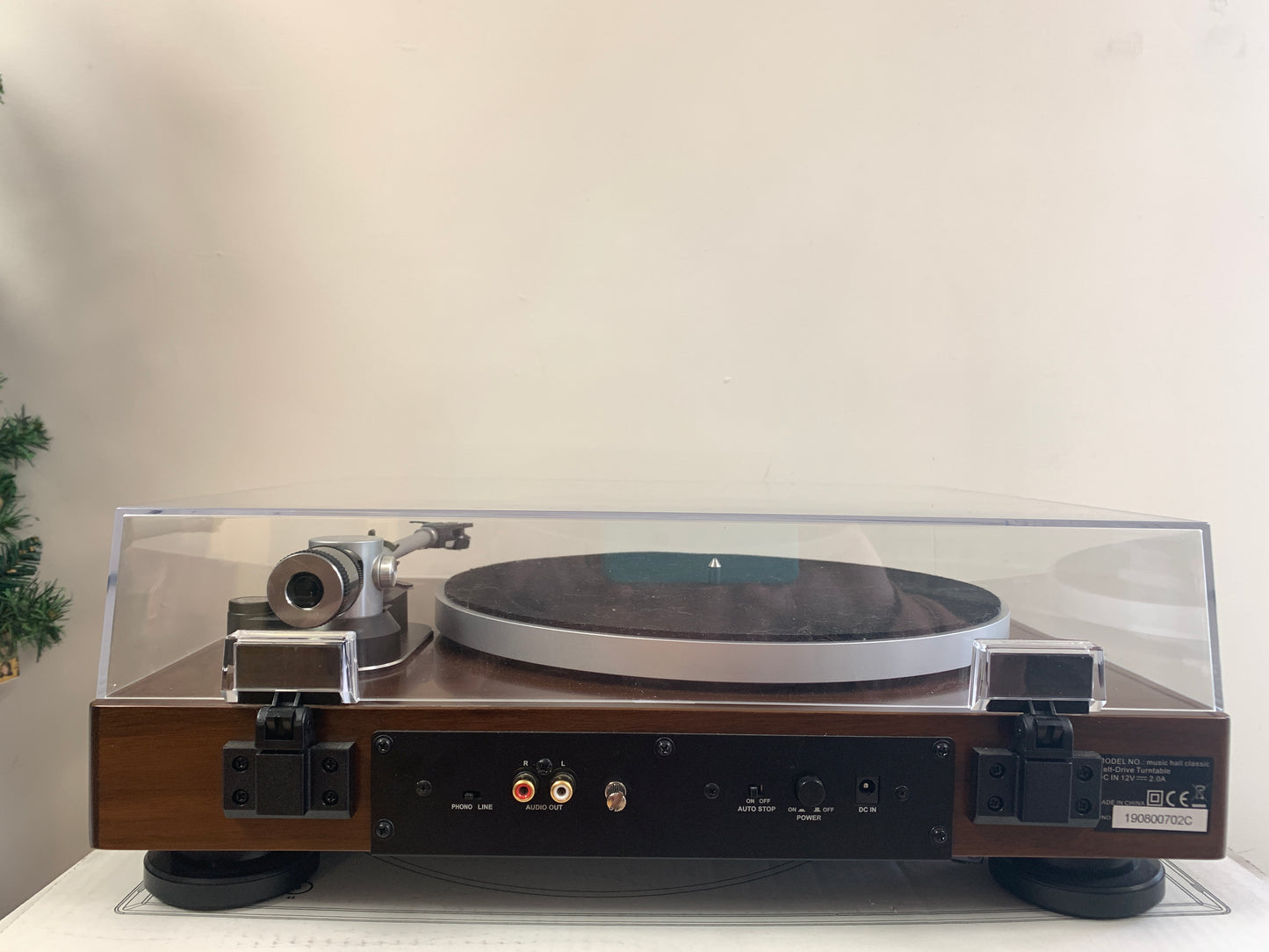 Music Hall Classic Turntable * box