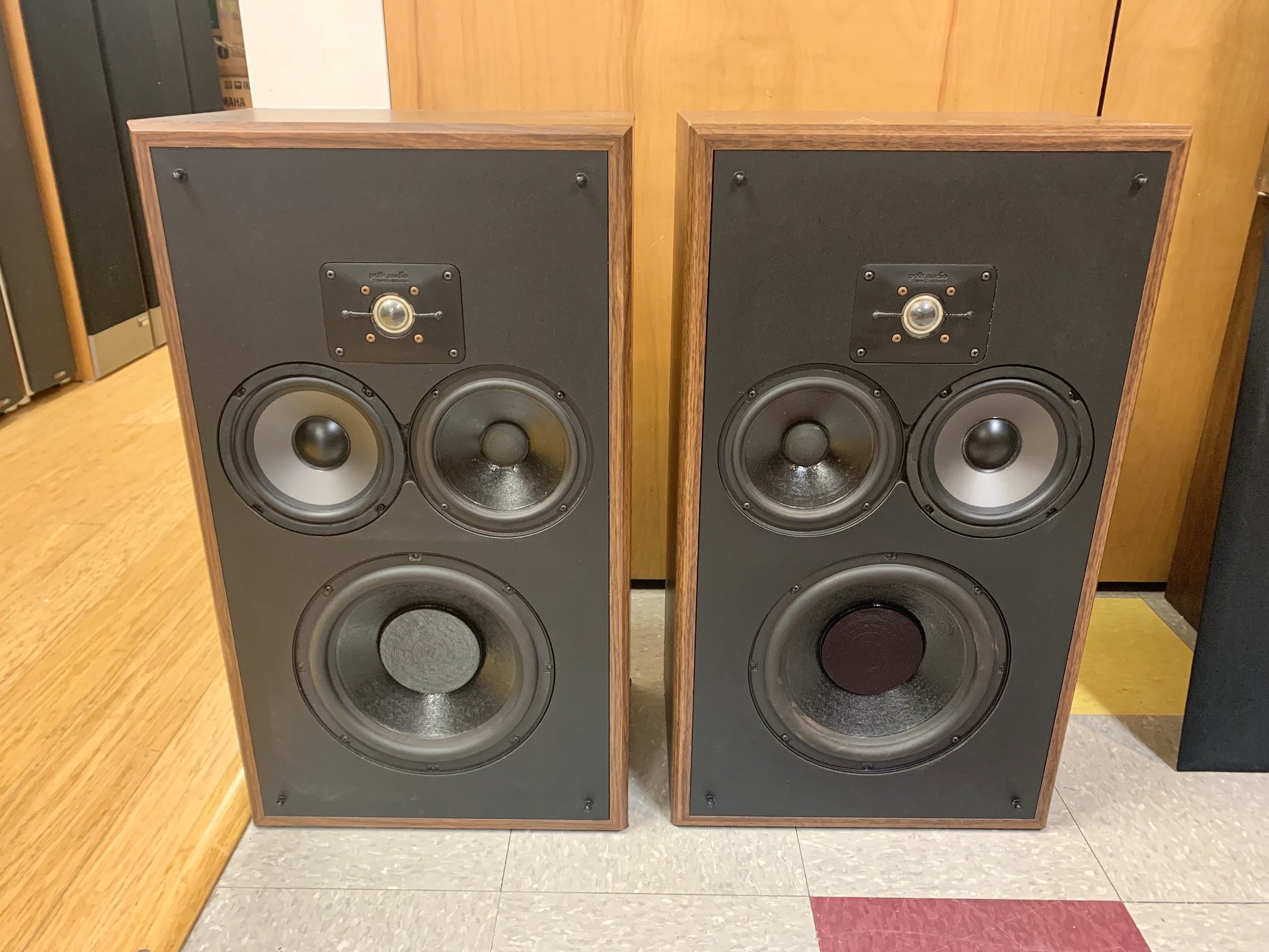 Polk audio store monitor series 10