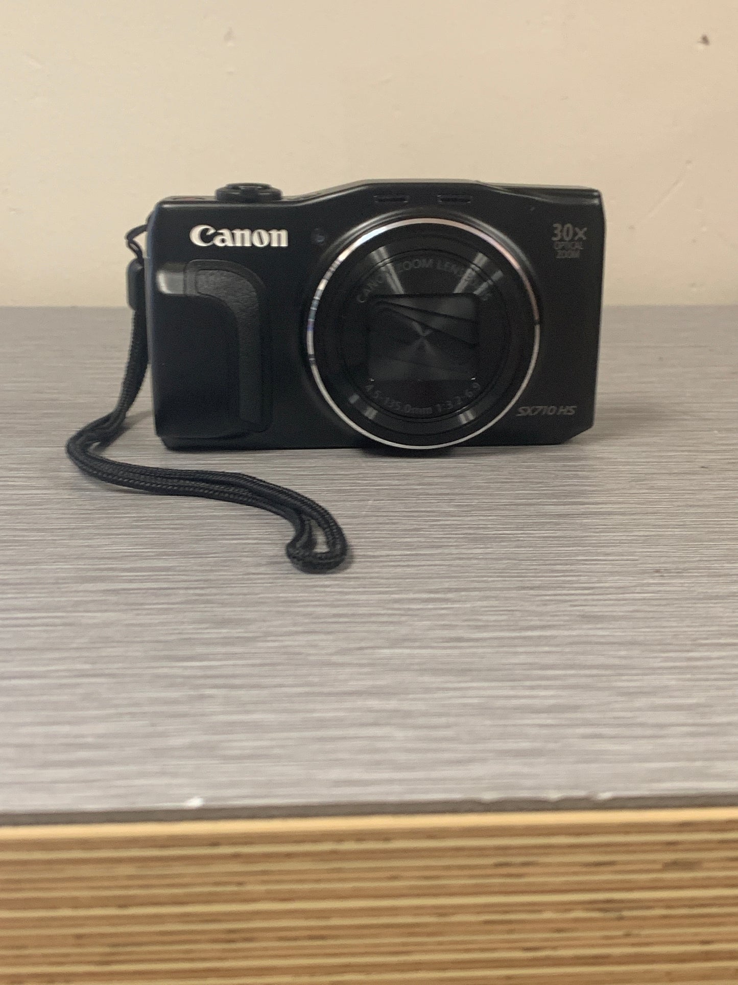 Canon SX710 HS Digital Camera w/ Battery & Charger