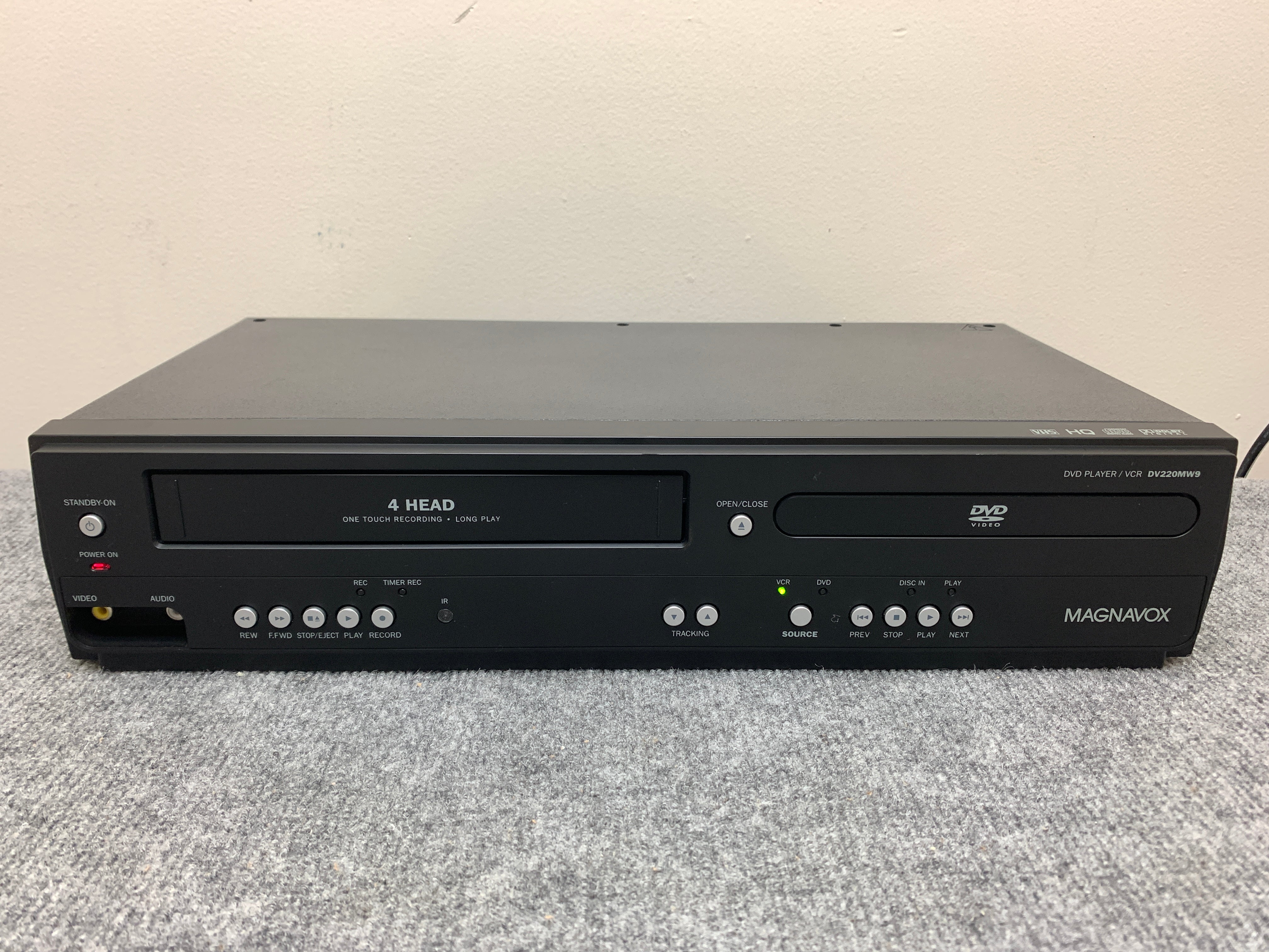 Magnavox dvd shops vcr combo dv220mw9