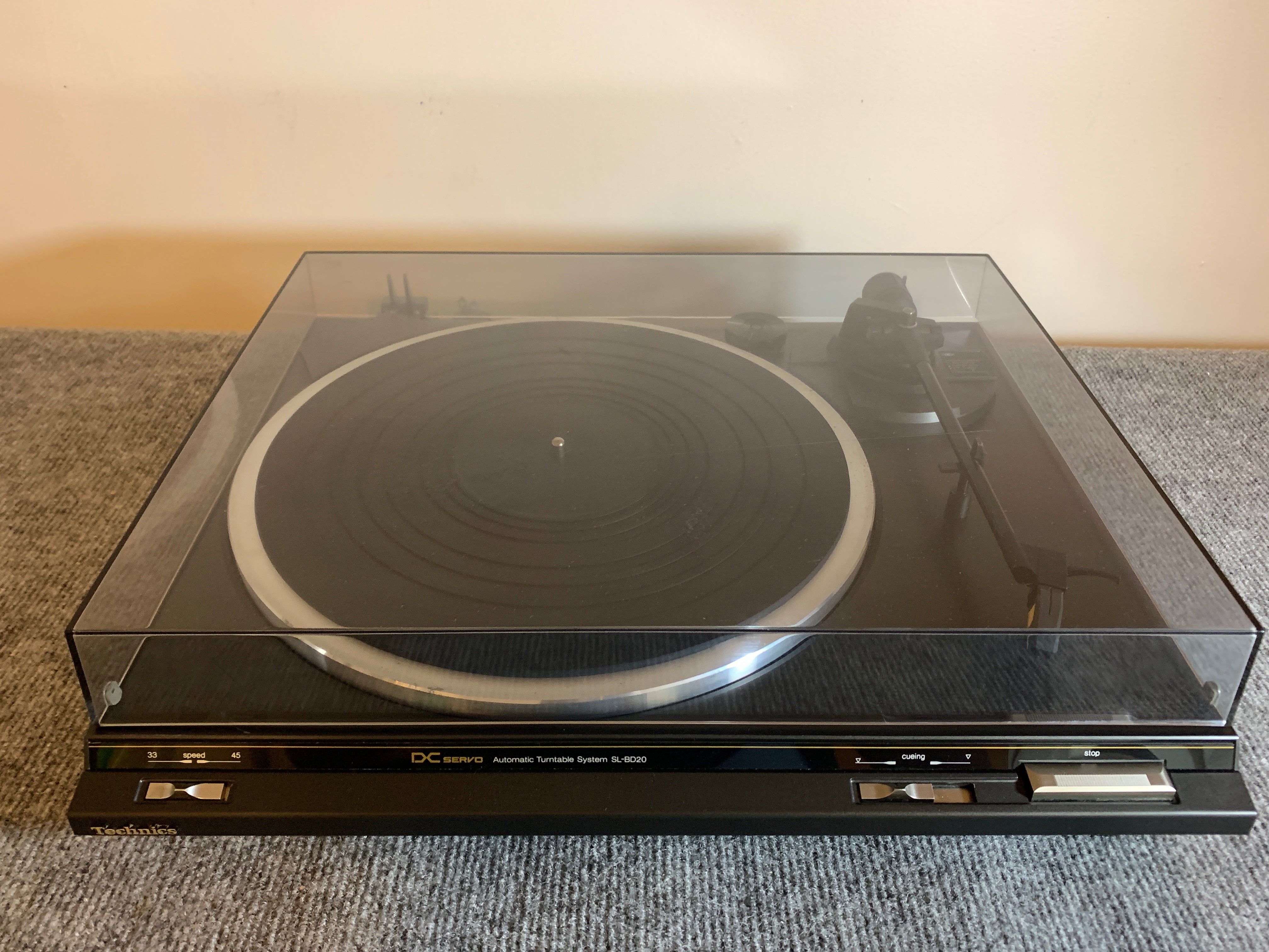 Vintage Technics store turntable SL-BD20D