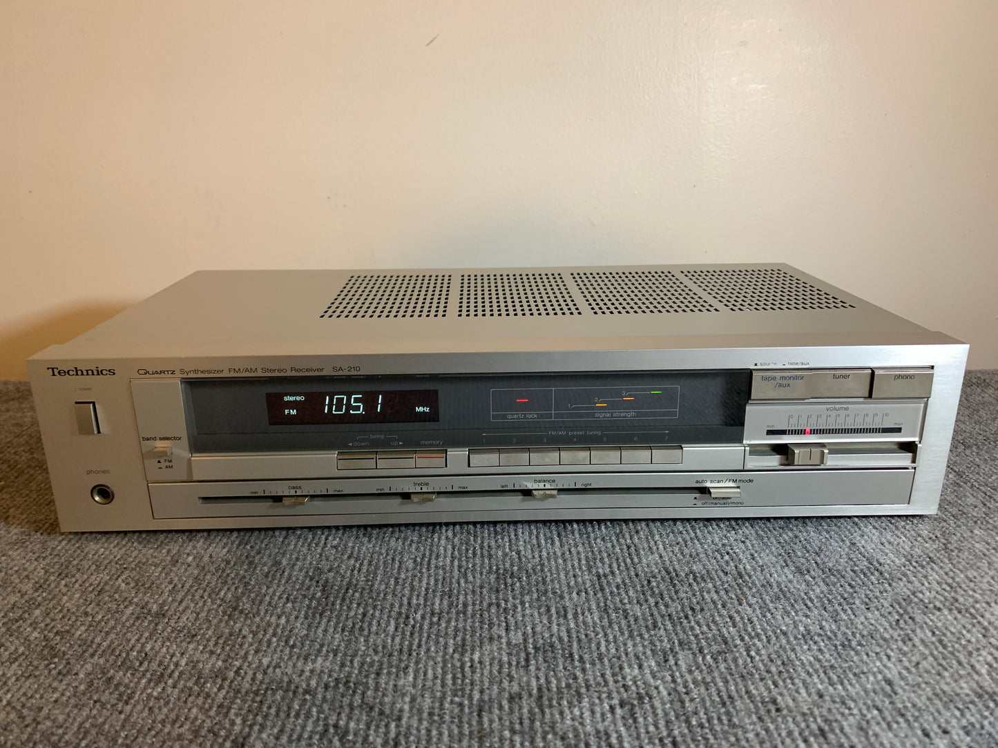 Technics SA-210 Quartz Synthesizer FM/AM Stereo Receiver (1983-84)