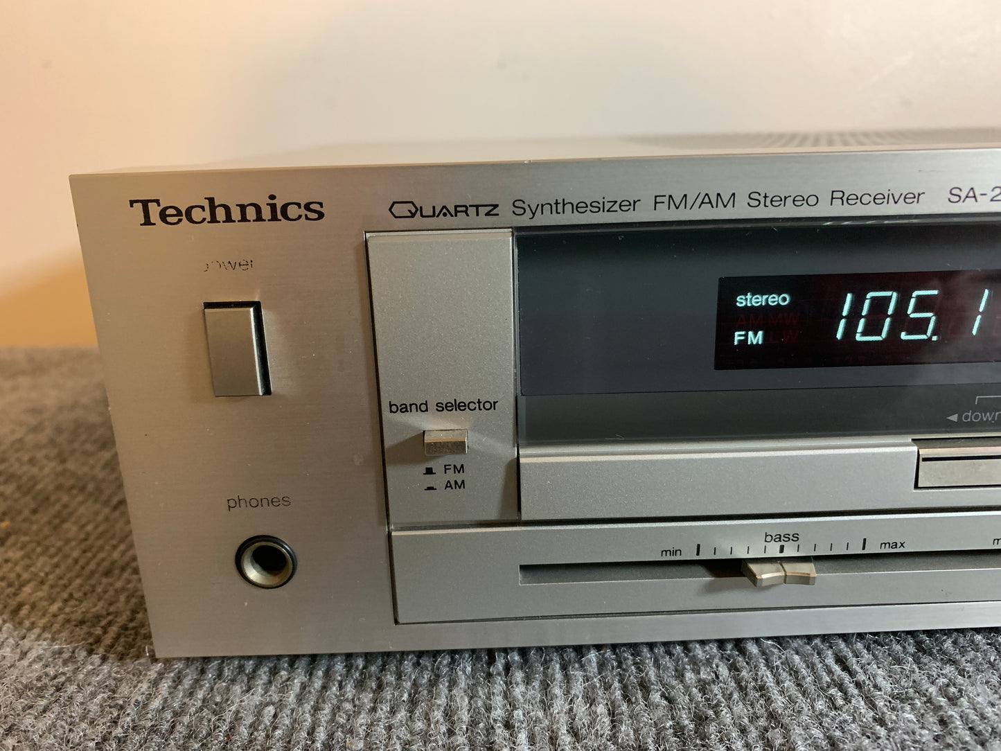 Technics SA-210 Quartz Synthesizer FM/AM Stereo Receiver (1983-84)