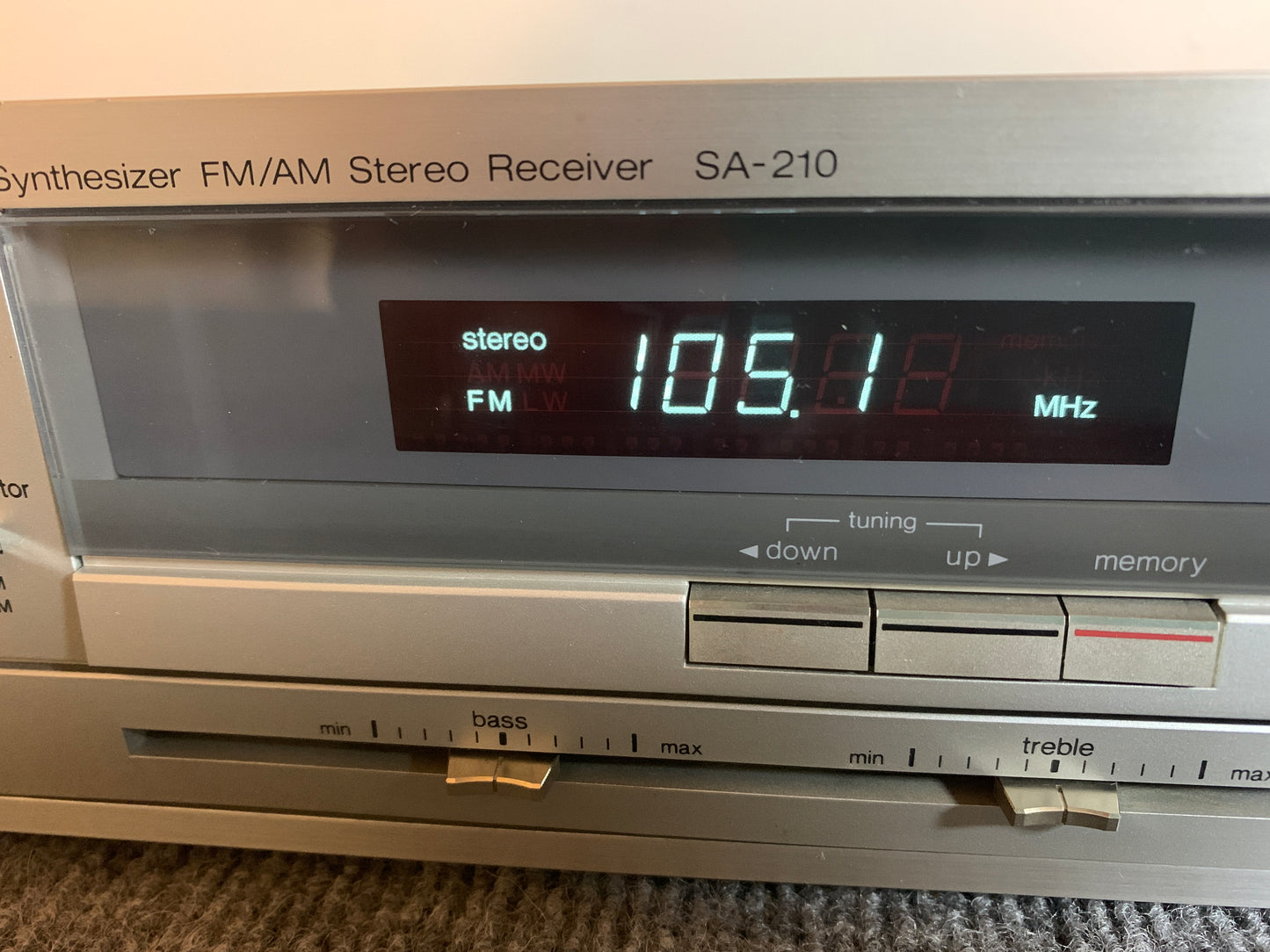 Technics SA-210 Quartz Synthesizer FM/AM Stereo Receiver (1983-84)