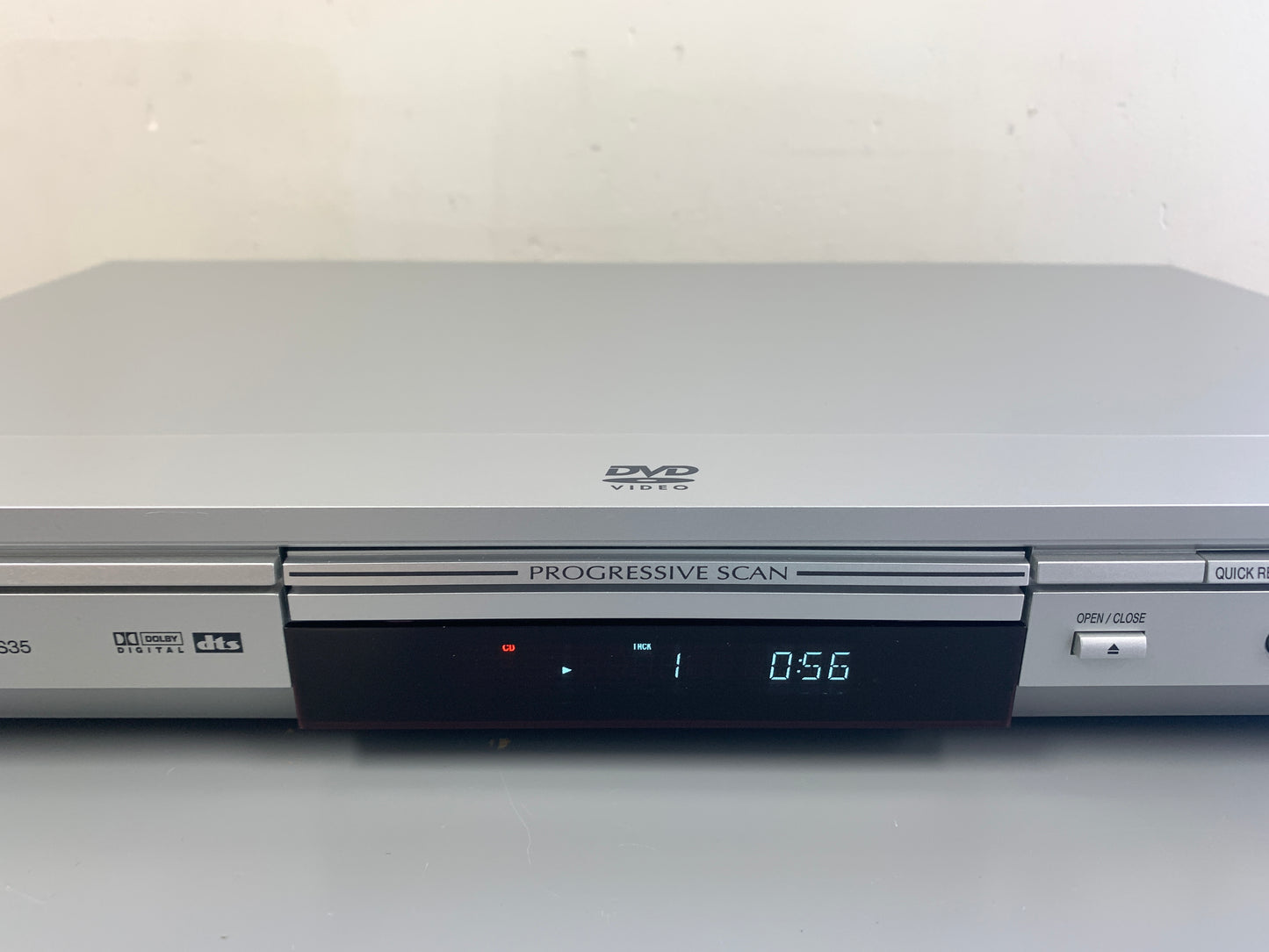 Panasonic DVD-S35 CD/DVD Player