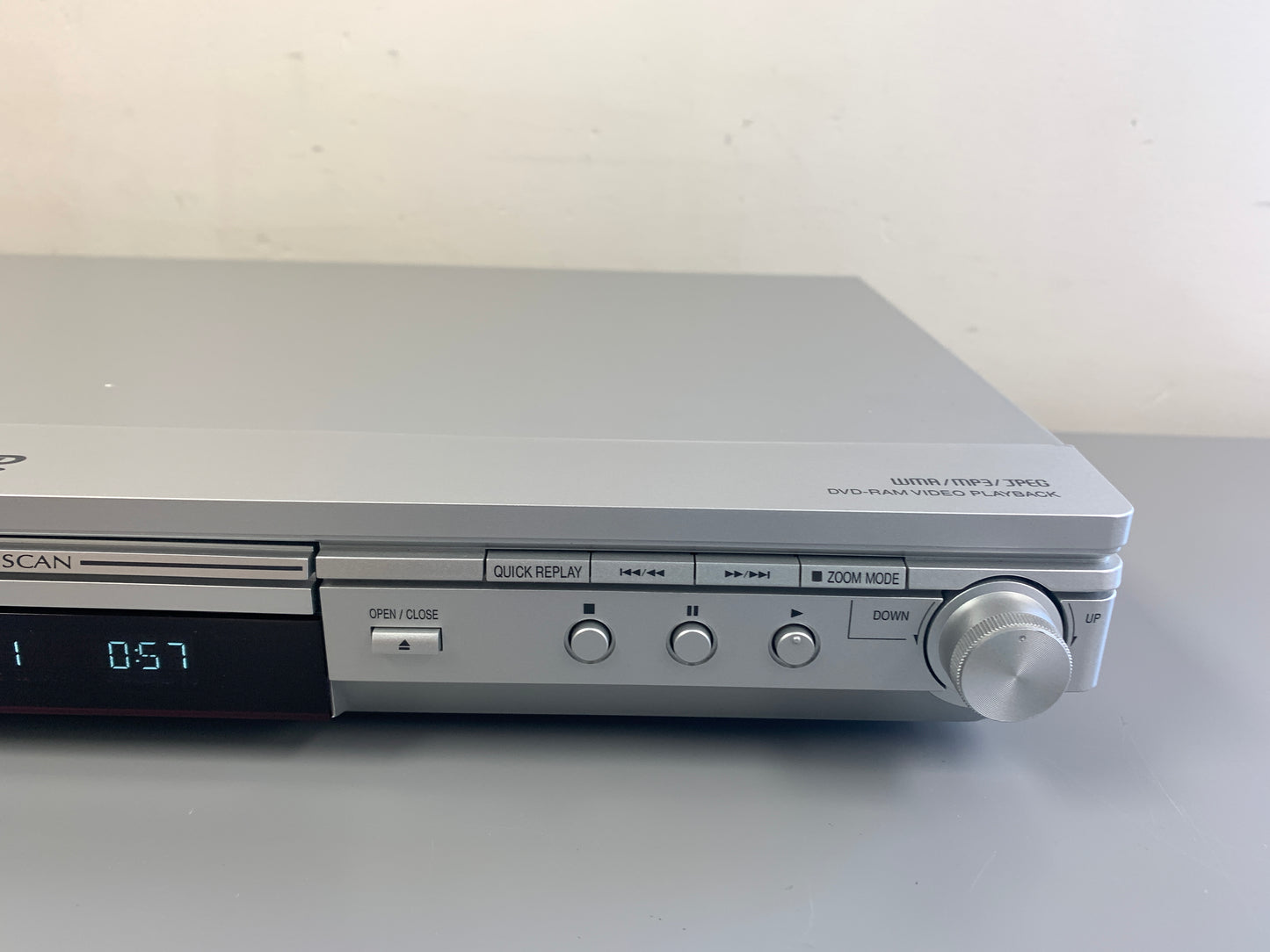 Panasonic DVD-S35 CD/DVD Player