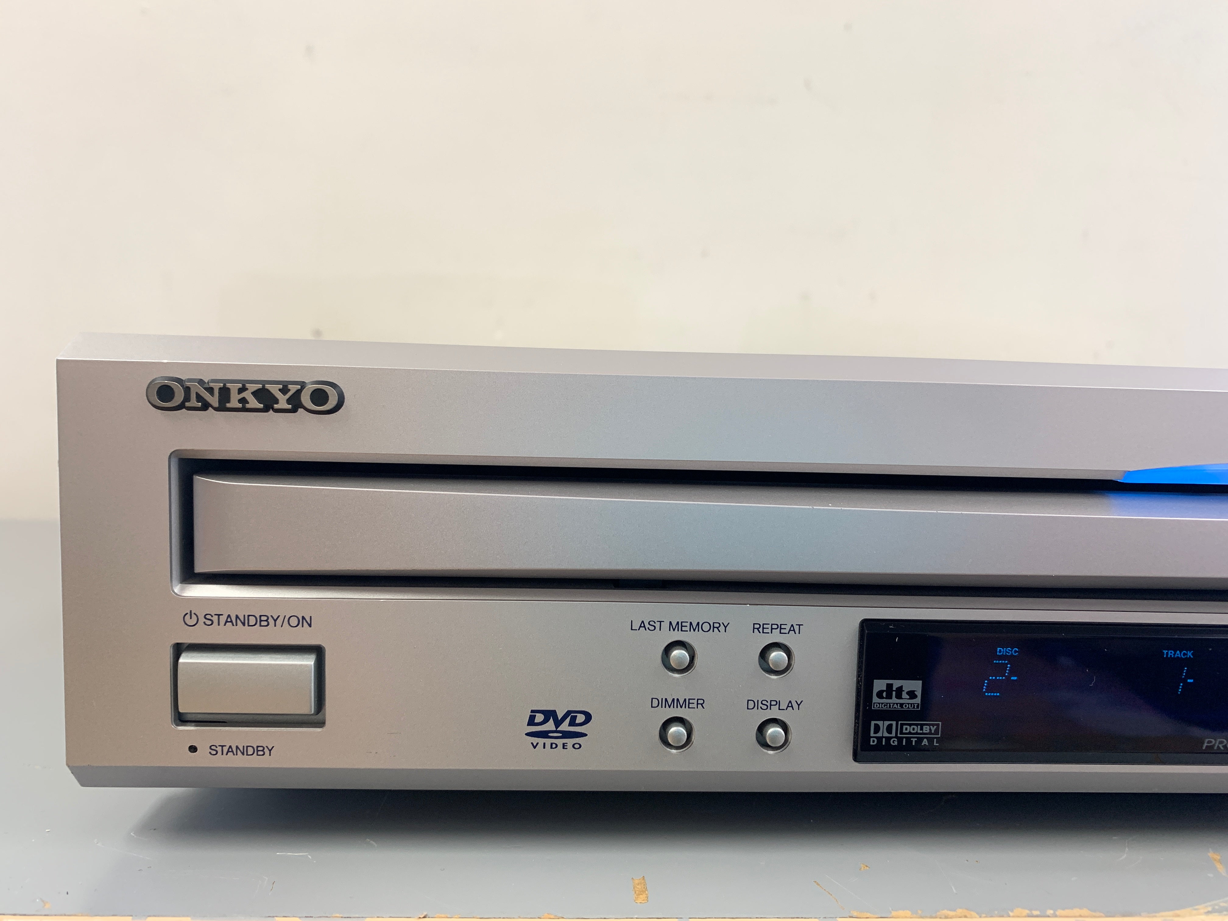Onkyo DV-CP702 CD/DVD Changer 6 Discs – The Turntable Store