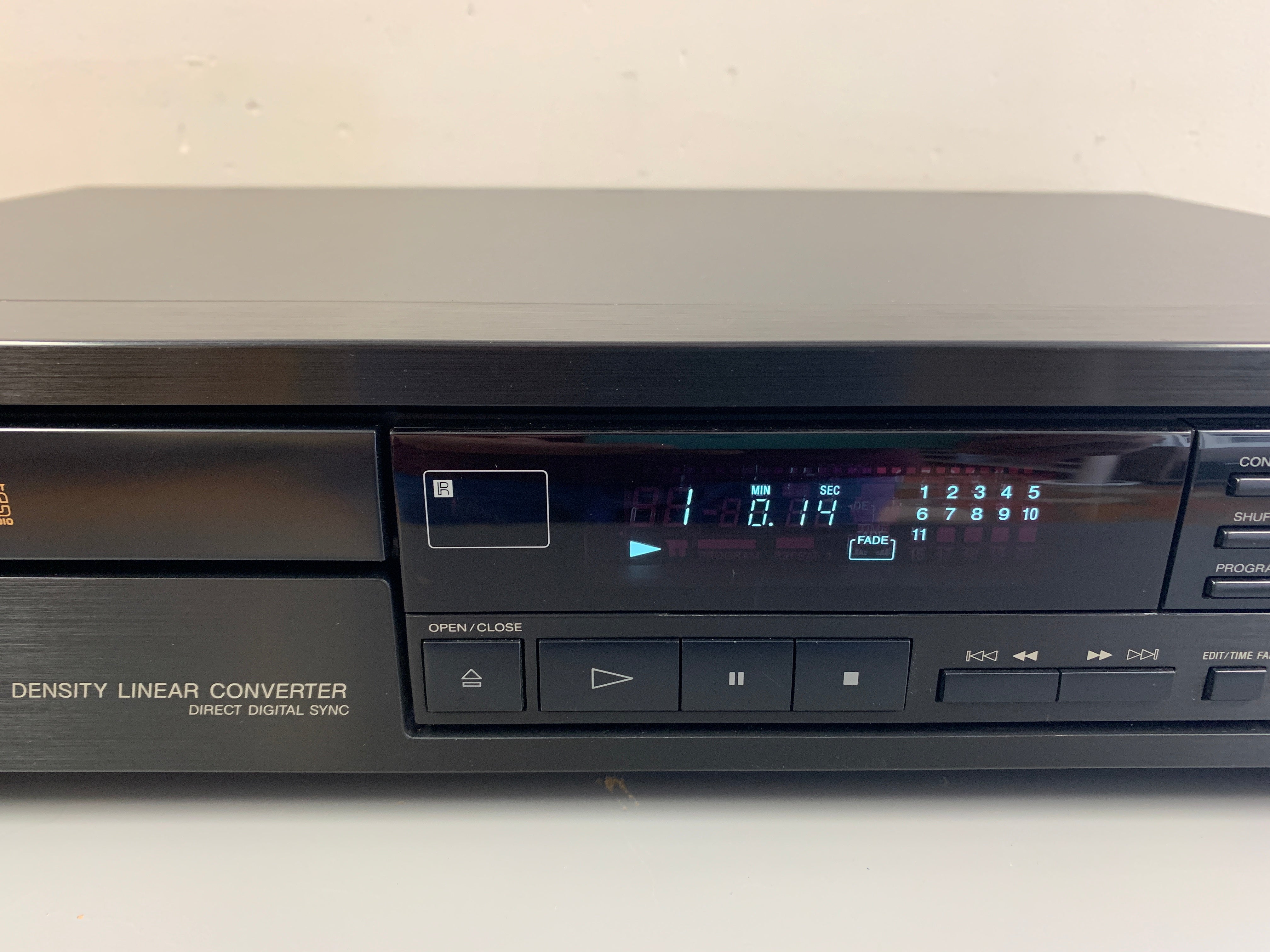 Sony CDP-491 deals NEAR MINT Single Compact Disc Stereo CD Player w/ Remote & Music